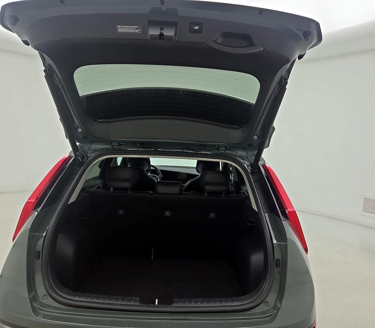 Trunk/Cargo (Seats Up)