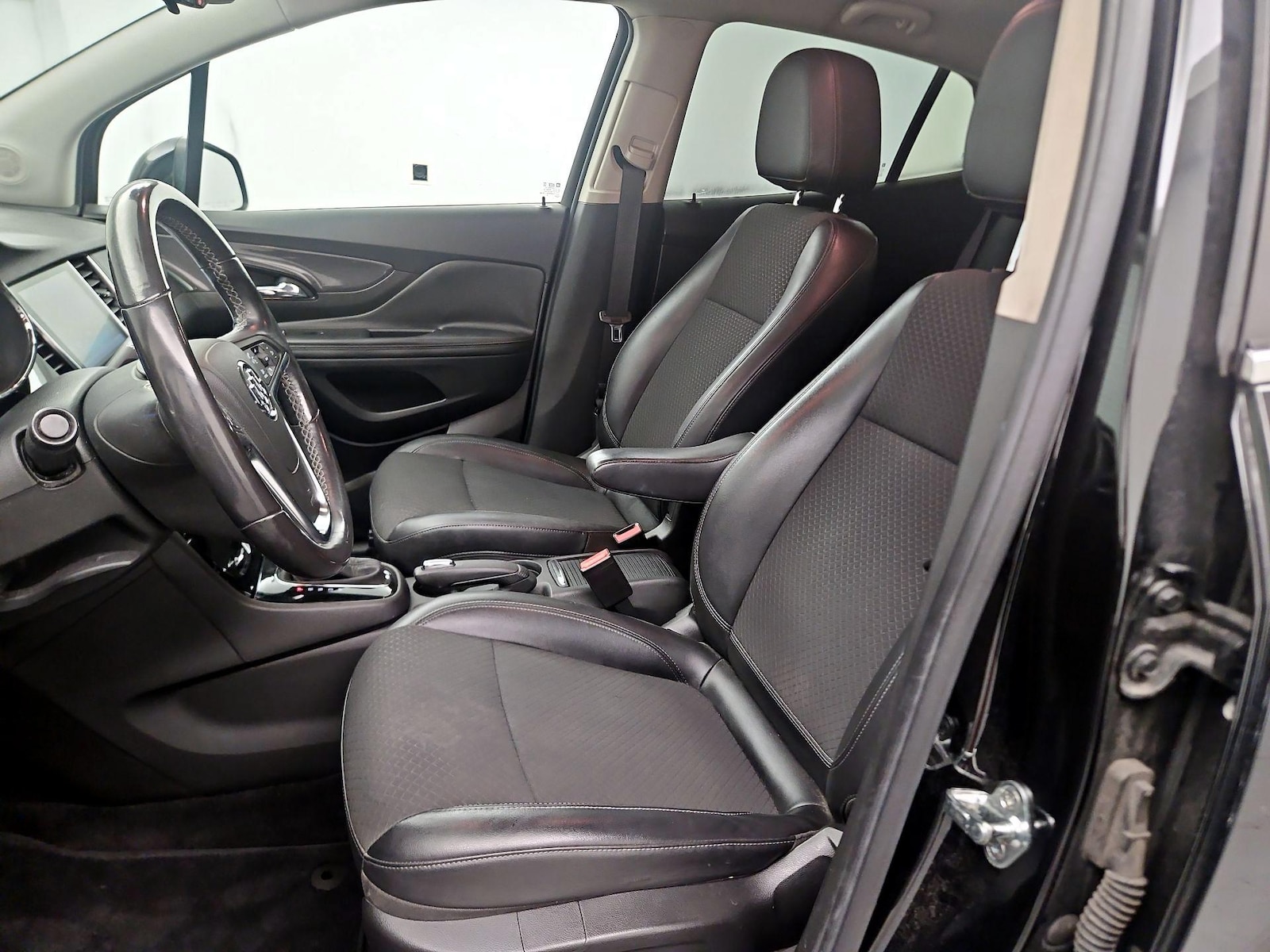 Power Seat(s) & Side Airbags
