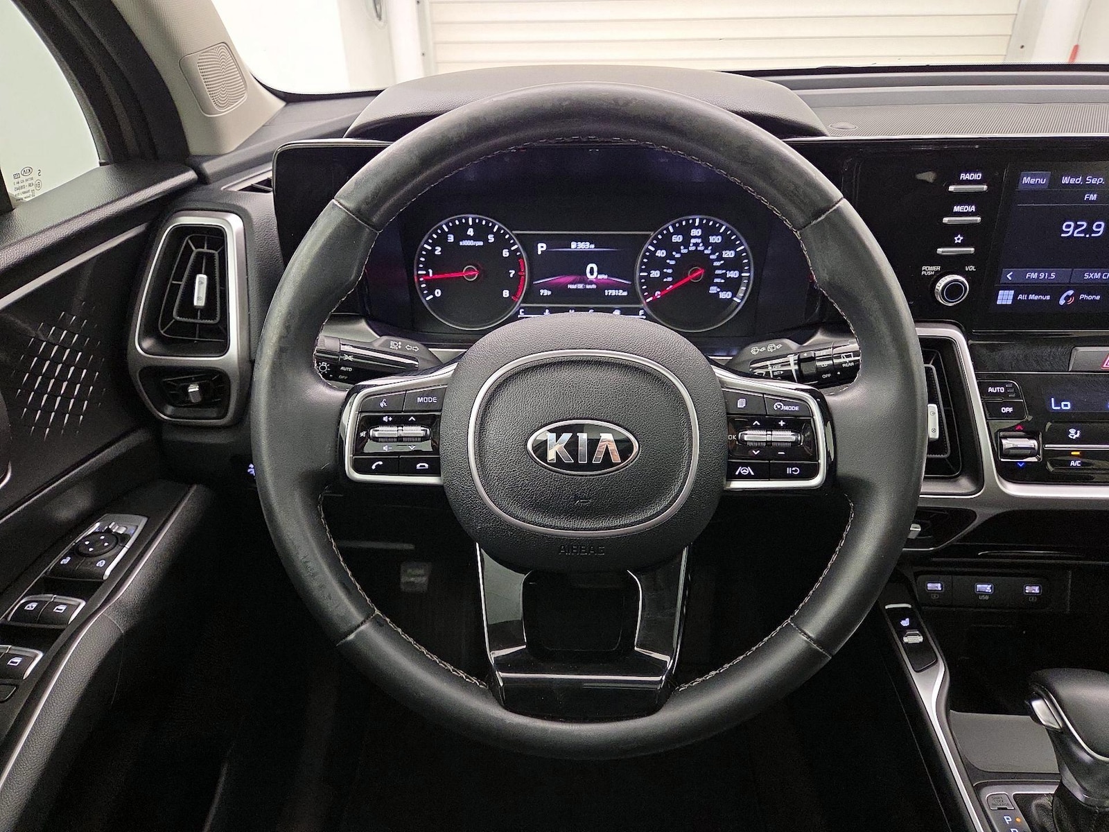 2021 Kia Sorento S - Photo 11