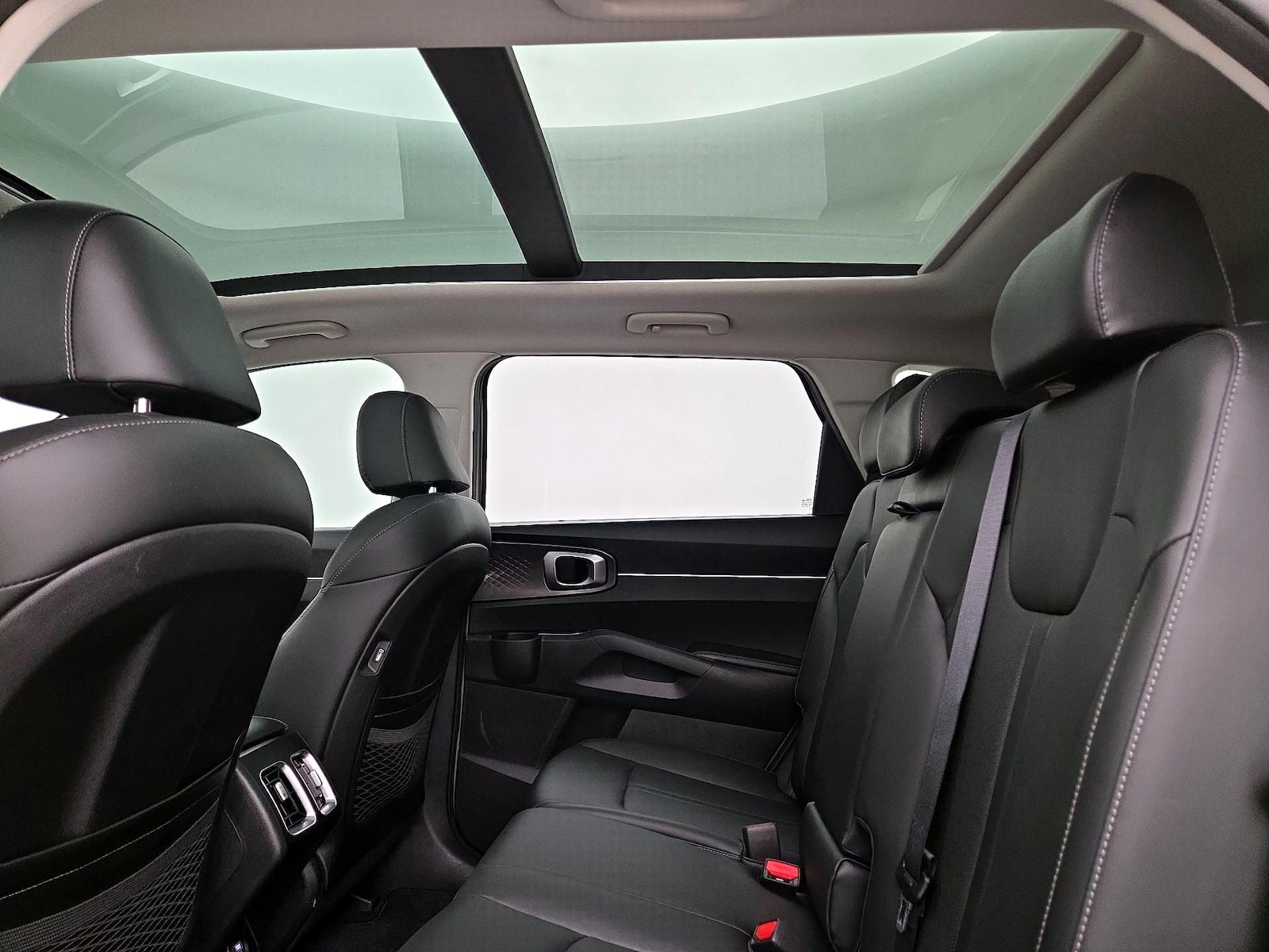 2021 Kia Sorento S - Photo 26
