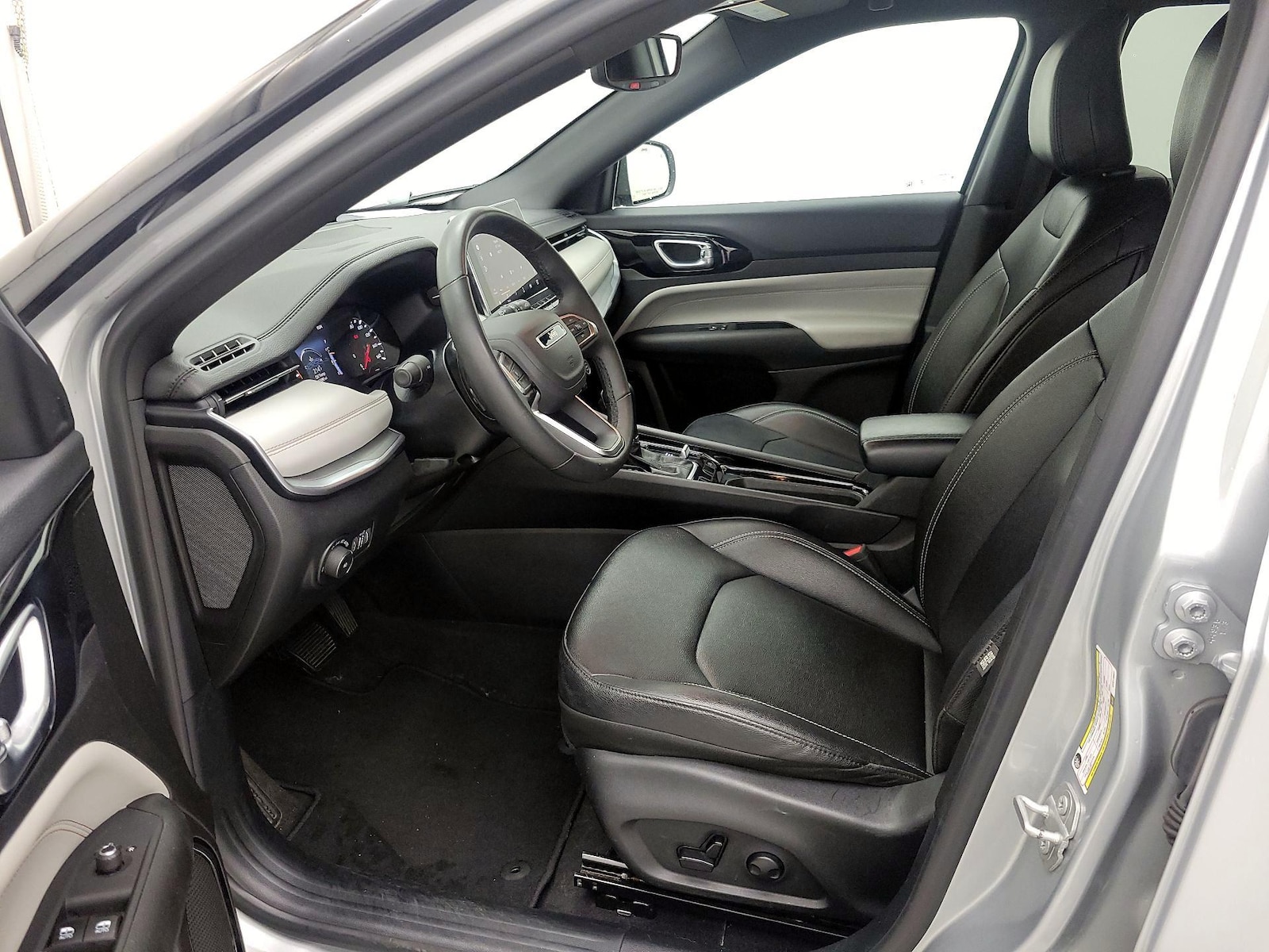 2025 Jeep Compass Limited - Photo 12