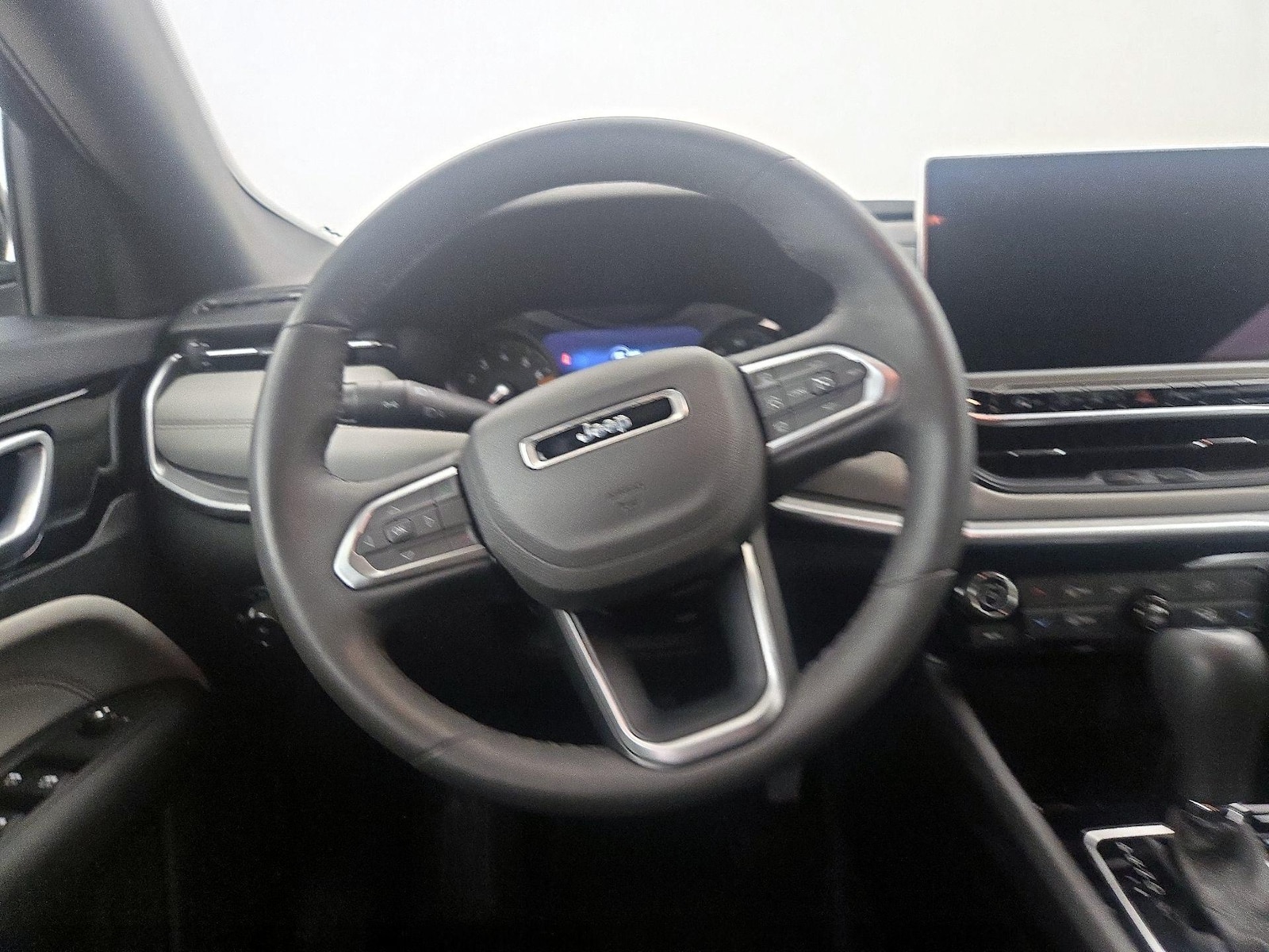 2025 Jeep Compass Limited - Photo 11