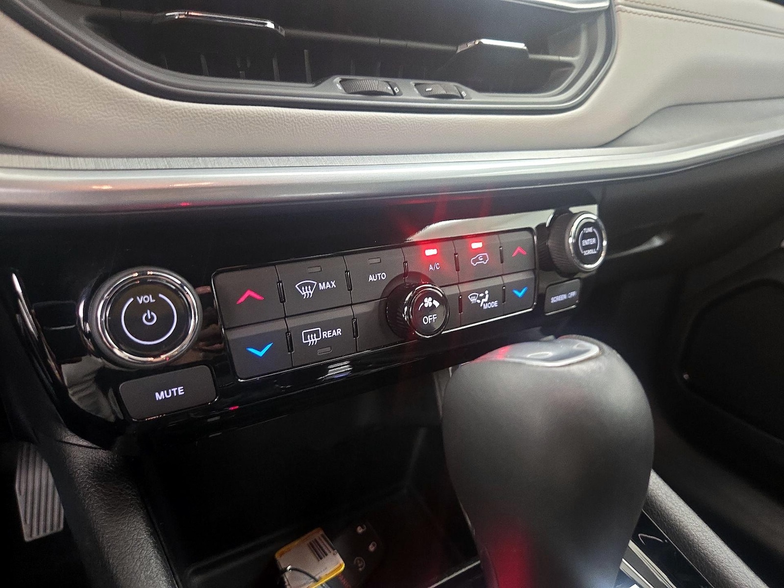 2025 Jeep Compass Limited - Photo 17