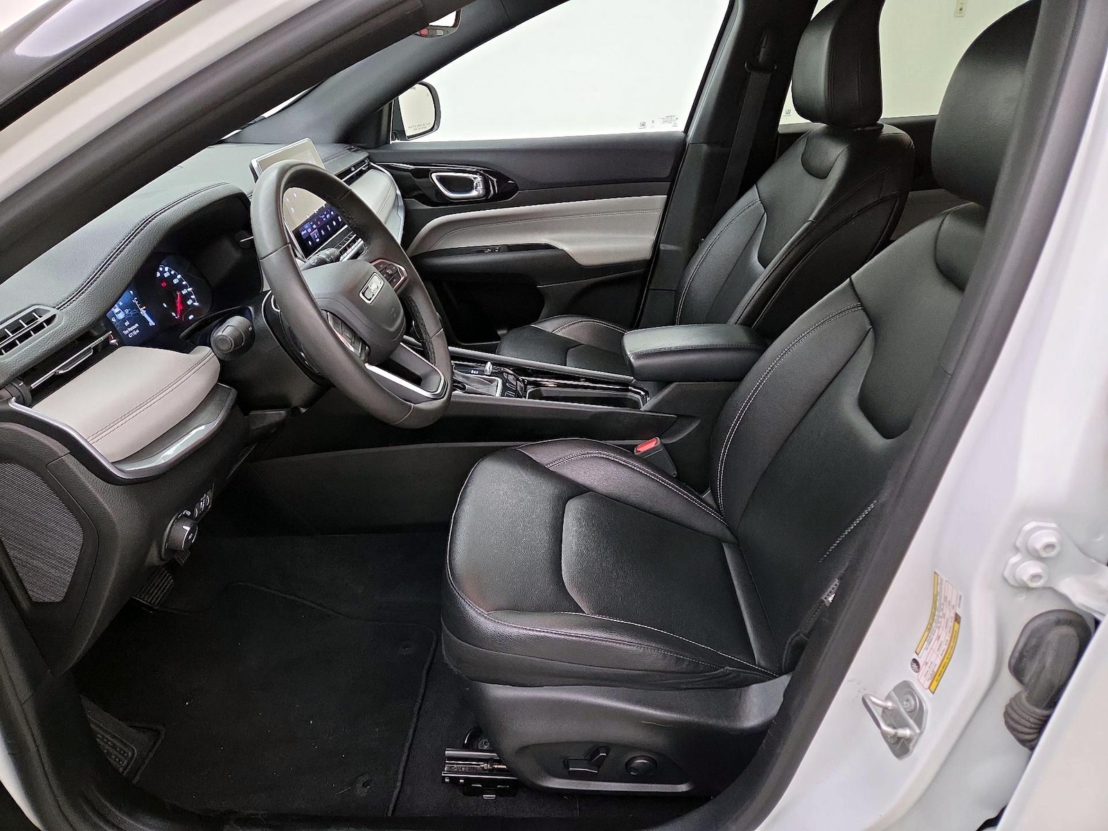 2025 Jeep Compass Limited - Photo 12