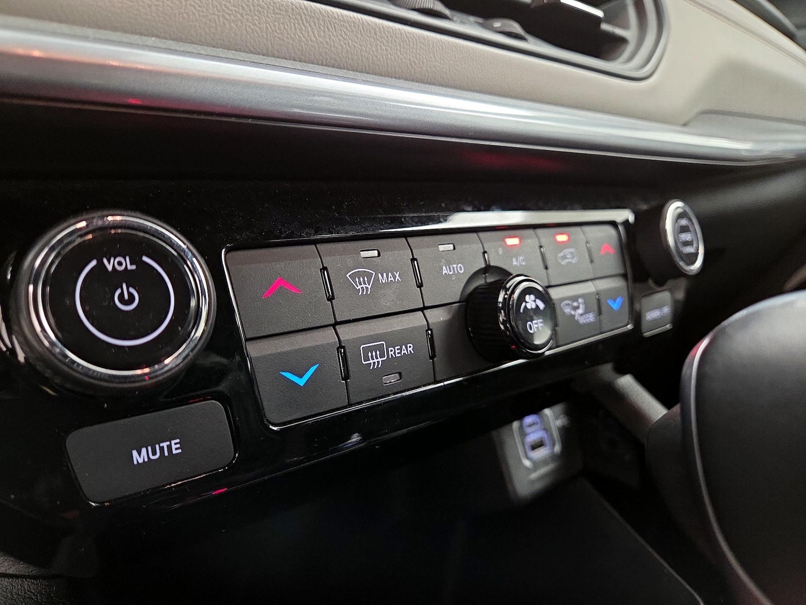 2025 Jeep Compass Limited - Photo 18