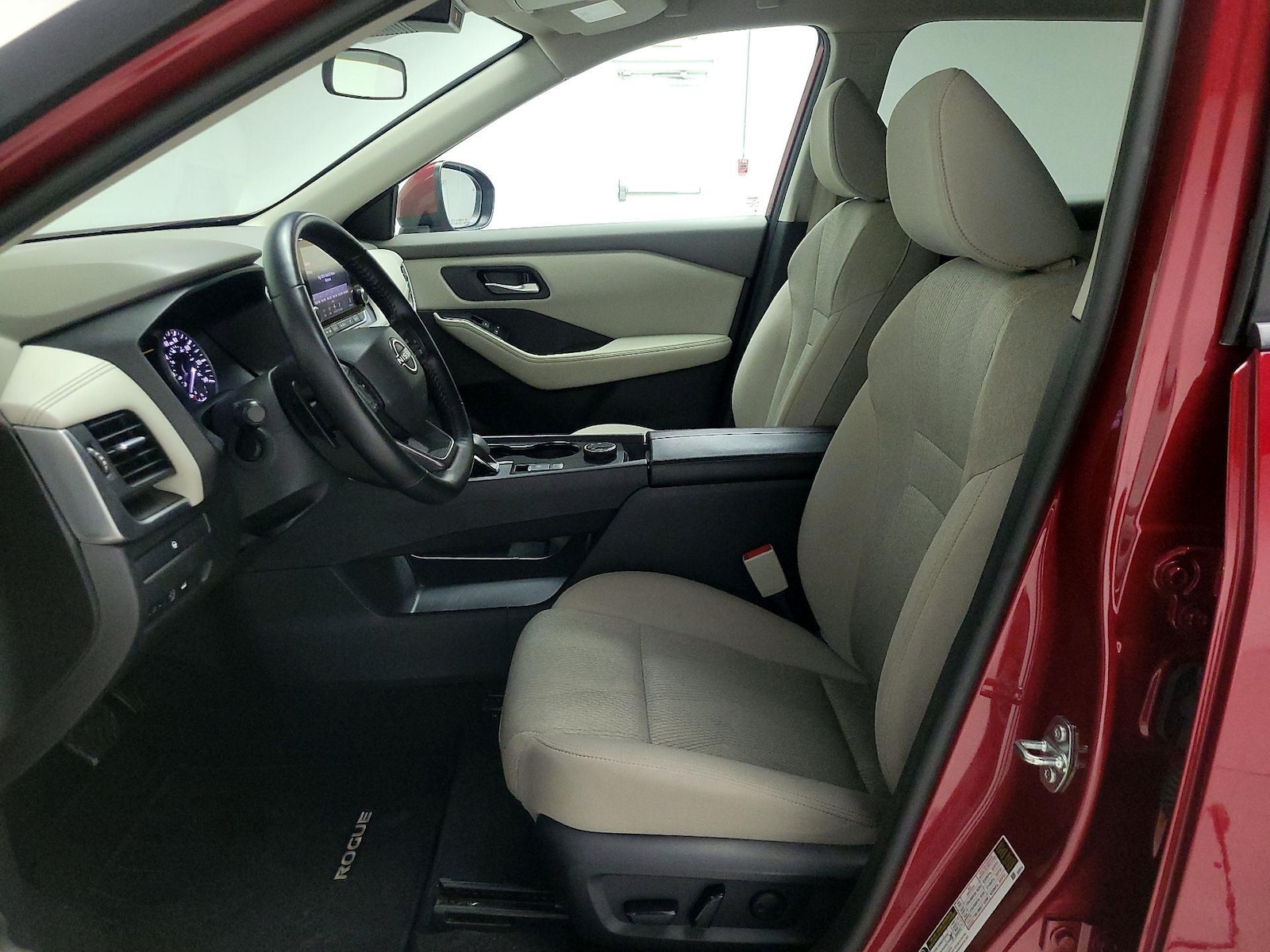 2025 Nissan Rogue SV - Photo 12