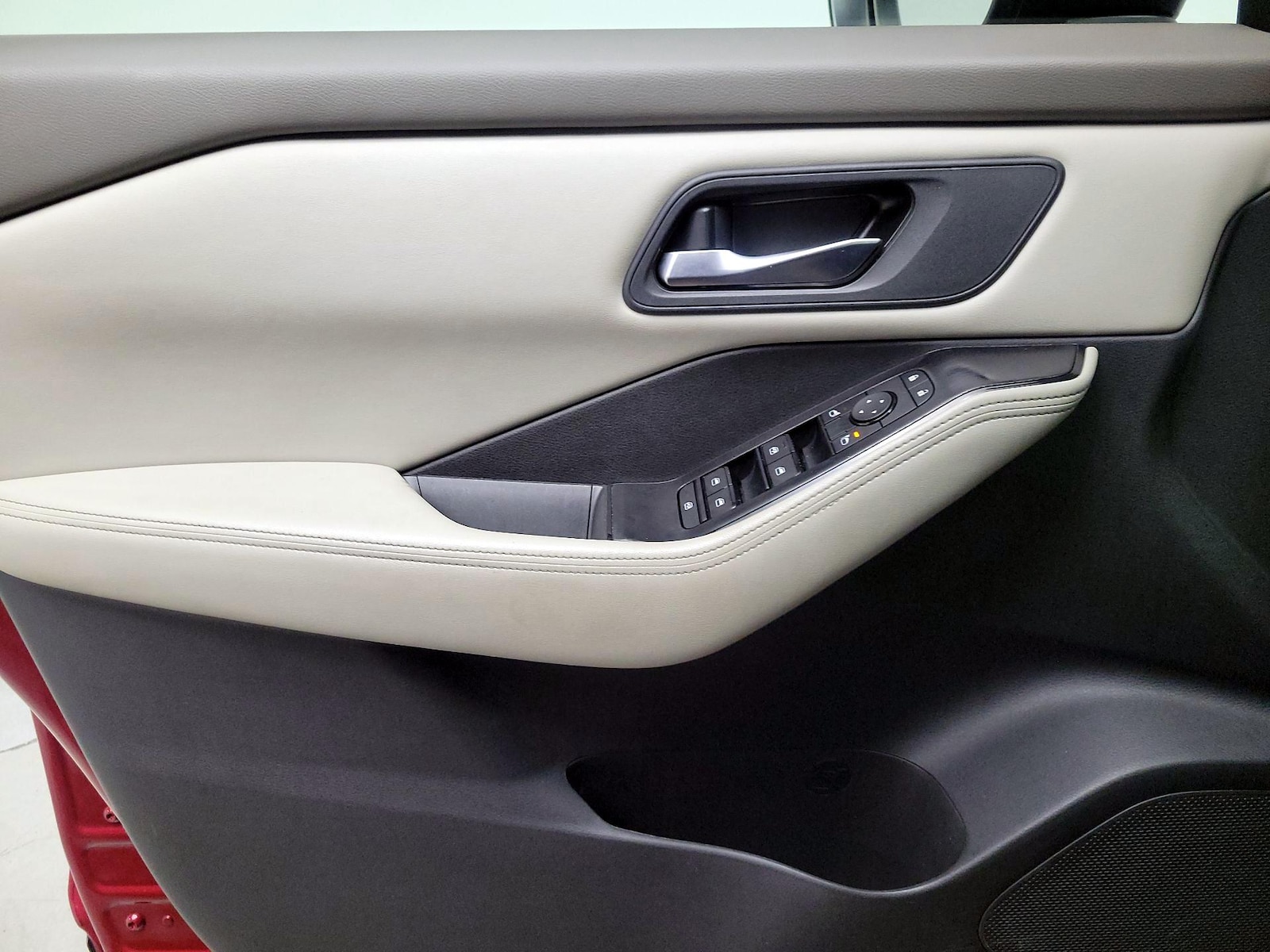 2025 Nissan Rogue SV - Photo 13