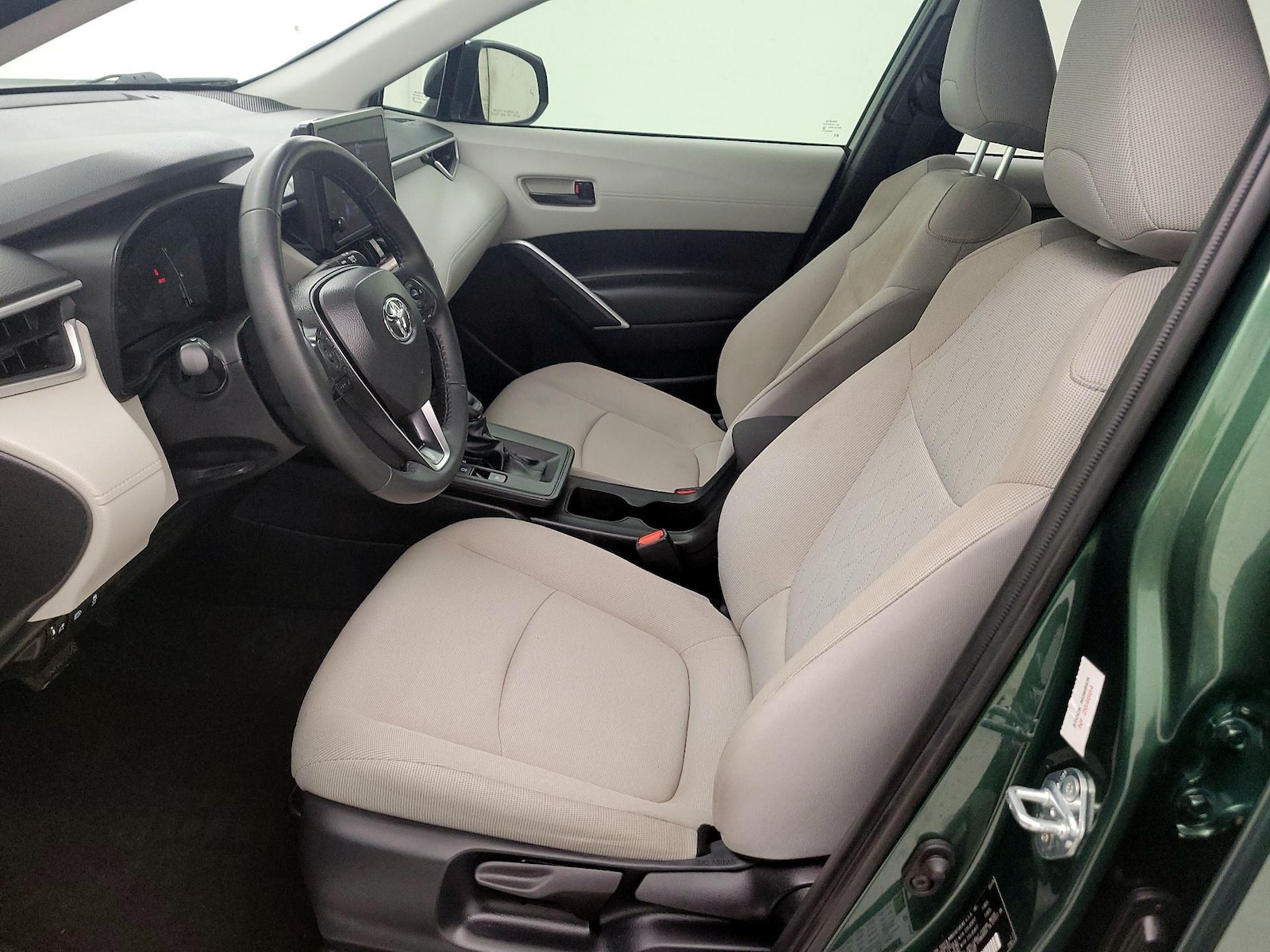 2026 Toyota Corolla Cross LE - Photo 12