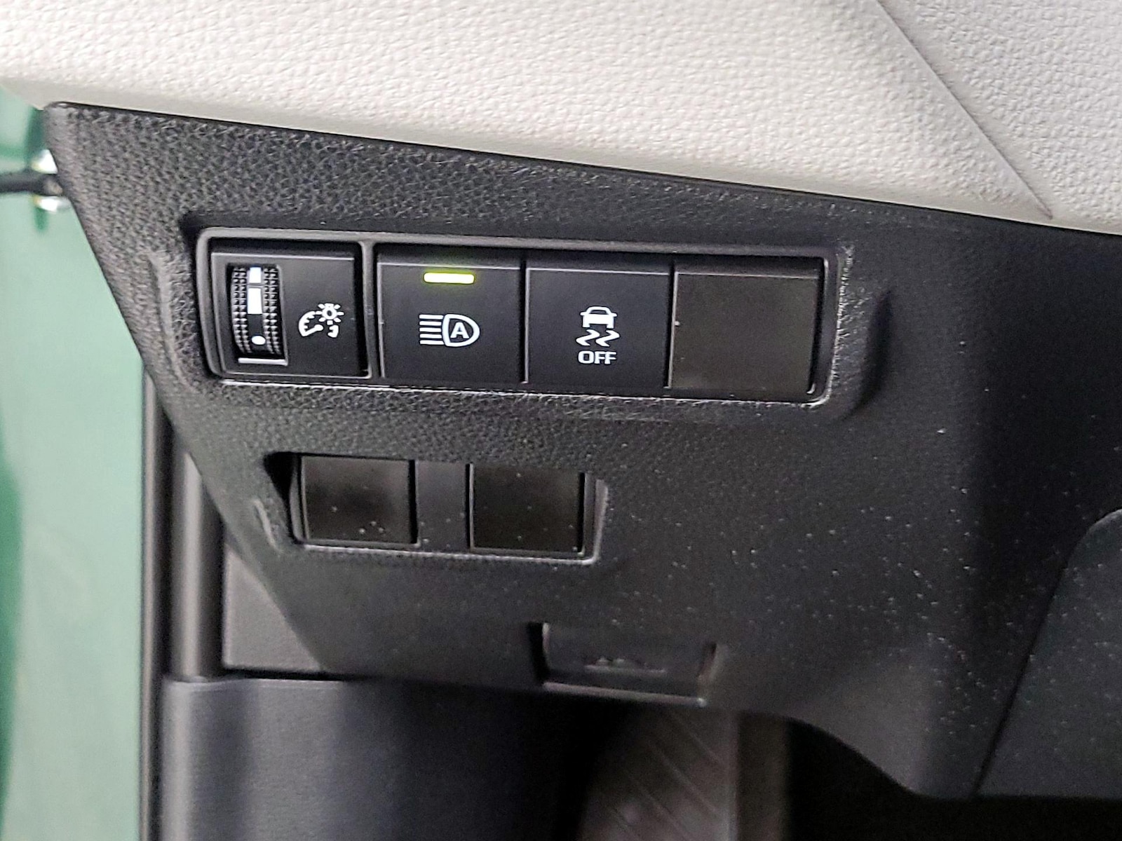 2026 Toyota Corolla Cross LE - Photo 14
