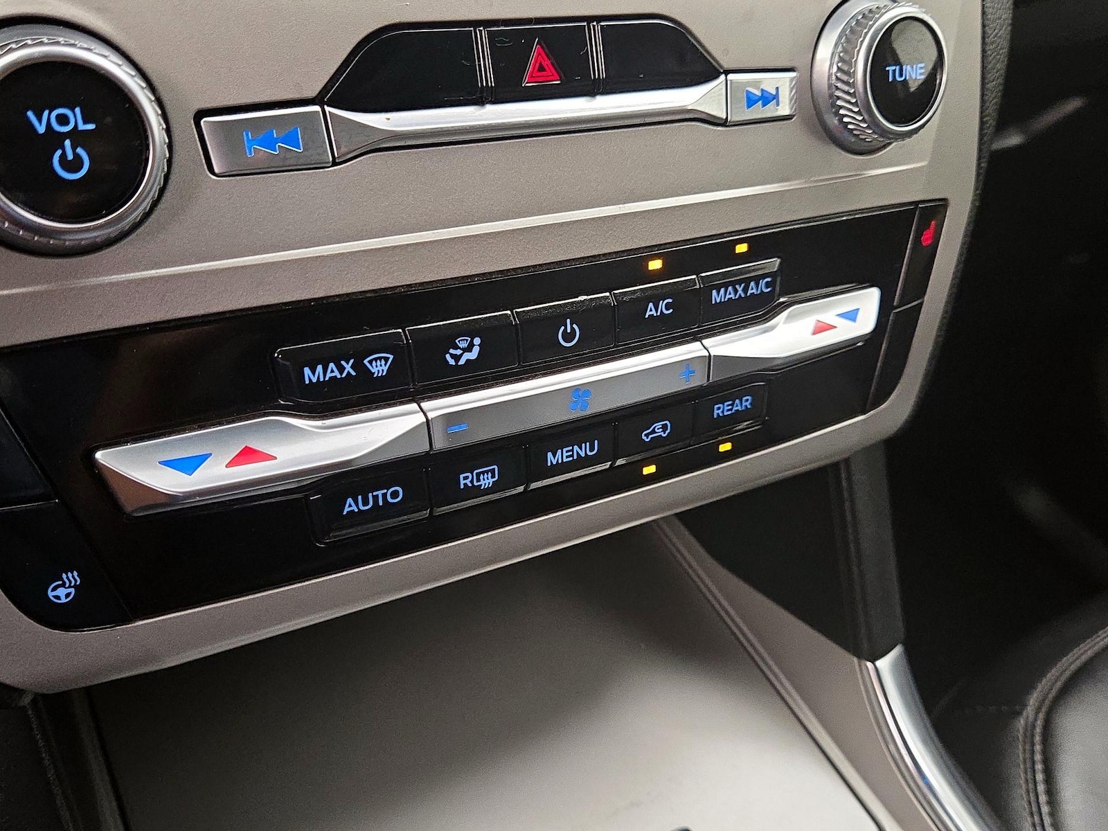 2022 Ford Explorer XLT - Photo 18