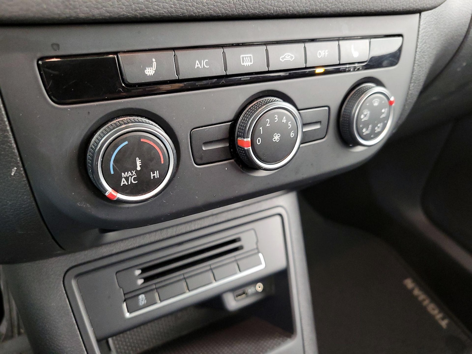 2017 Volkswagen Tiguan Wolfsburg Edition - Photo 17