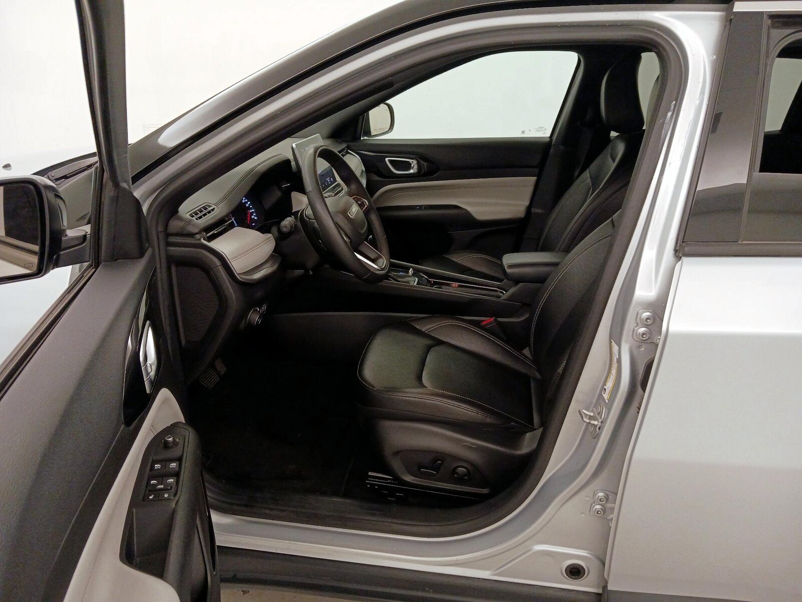 2025 Jeep Compass Limited - Photo 12