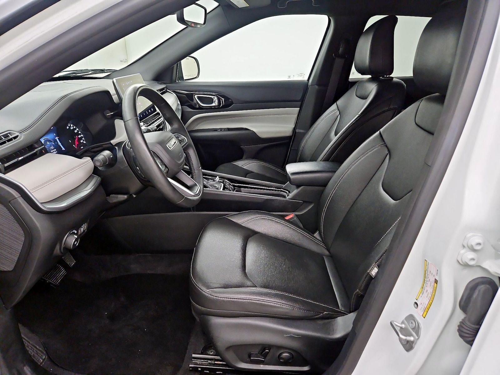 2025 Jeep Compass Limited - Photo 12