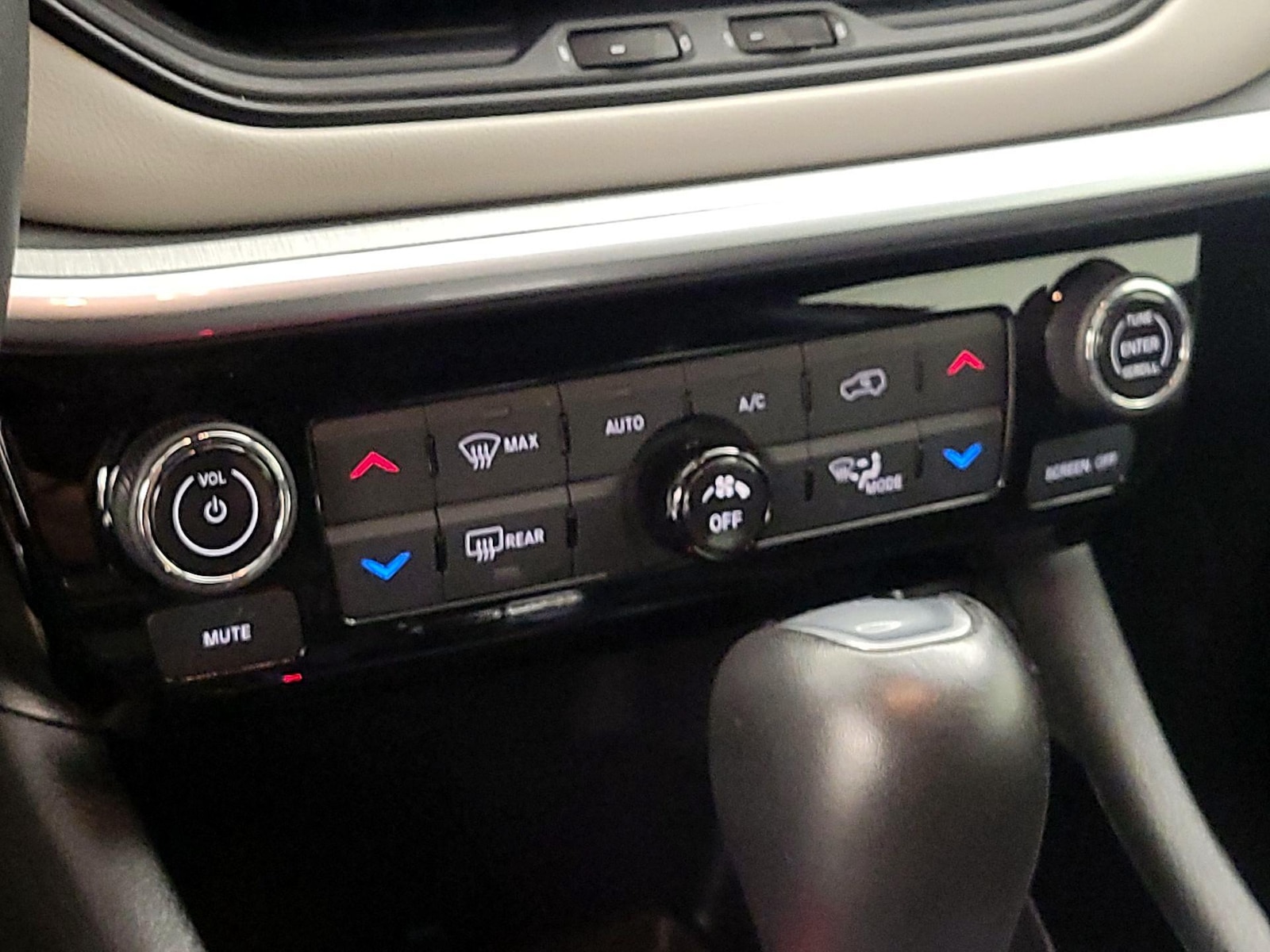 2025 Jeep Compass Limited - Photo 15
