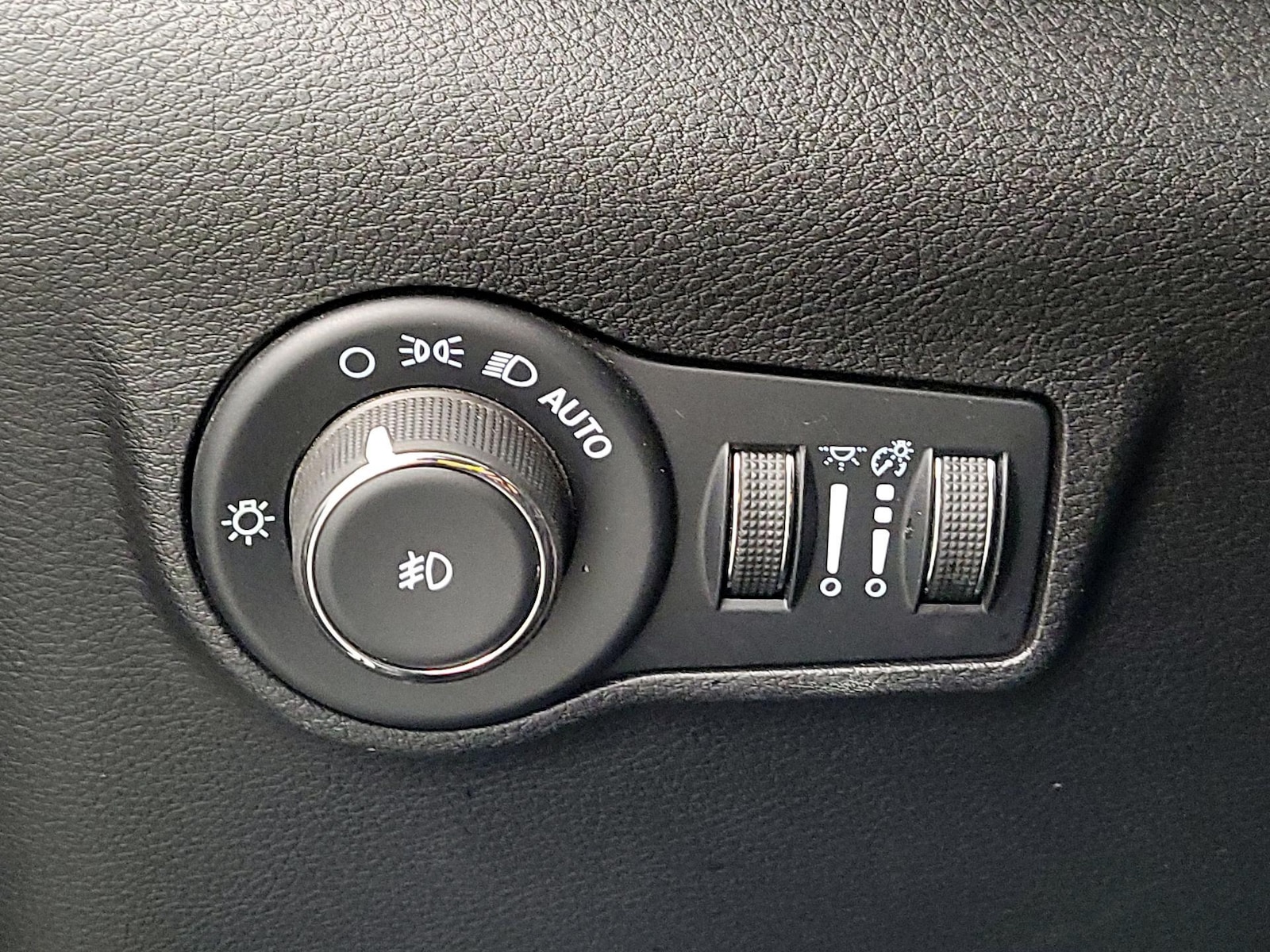 2025 Jeep Compass Limited - Photo 14