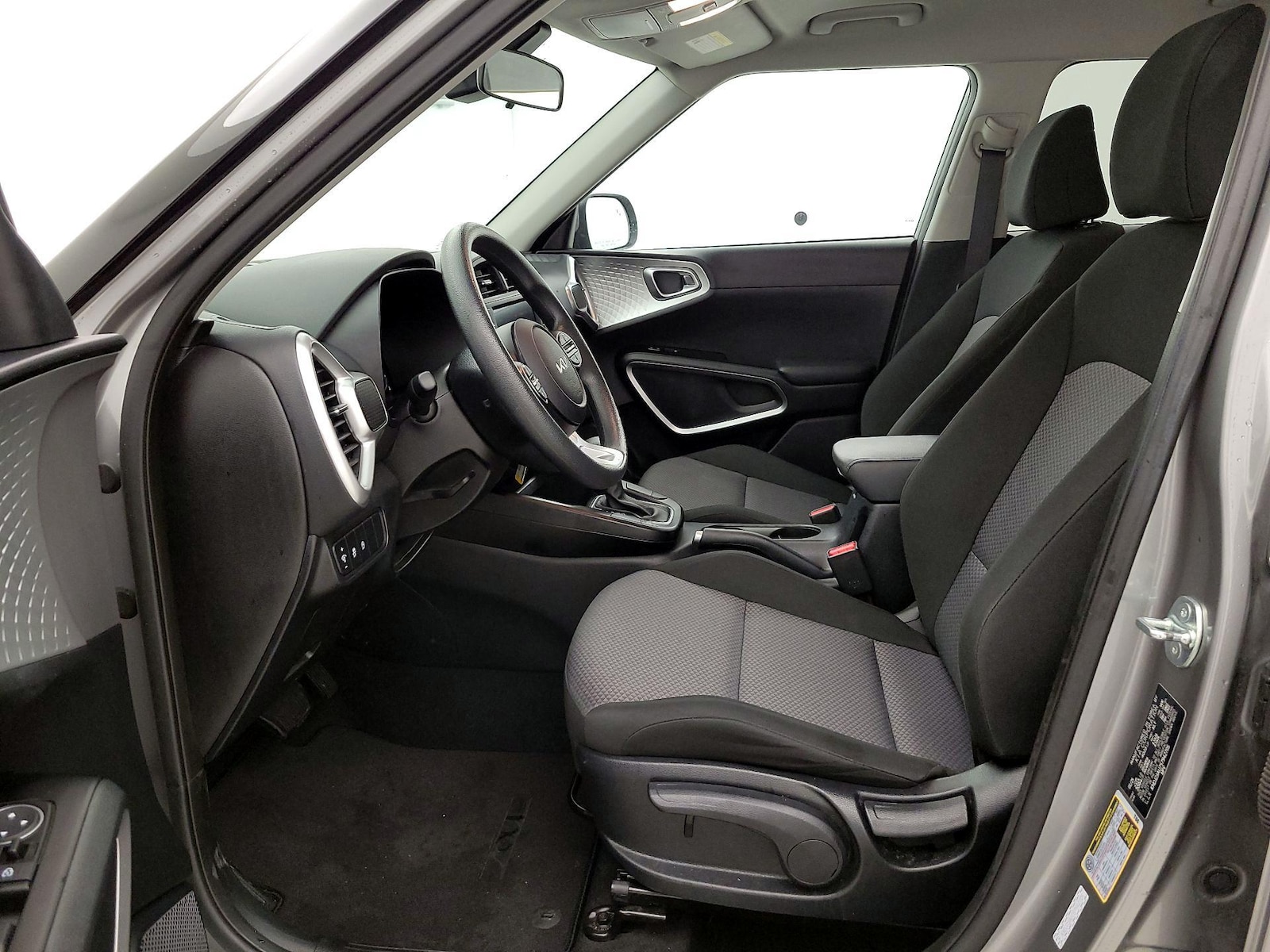 2025 Kia Soul LX - Photo 12