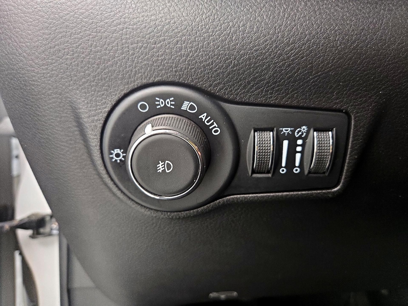 2025 Jeep Compass Limited - Photo 14