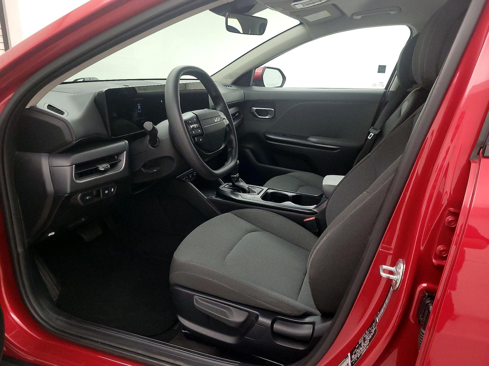 2025 Kia K4 LXS - Photo 12