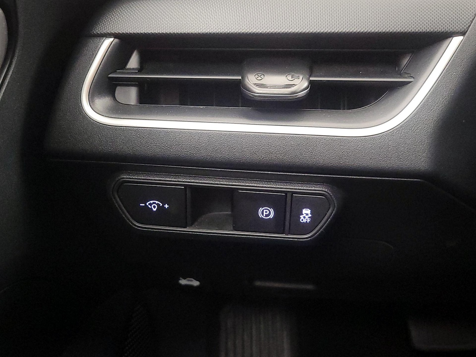 2025 Kia K4 LXS - Photo 14