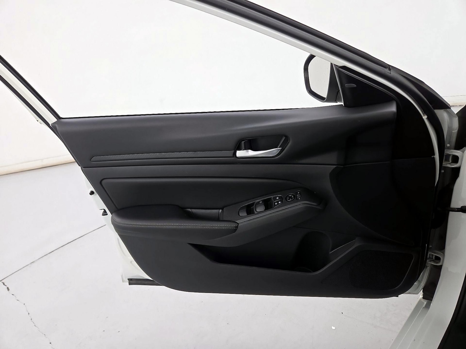 2025 Nissan Altima SV - Photo 13