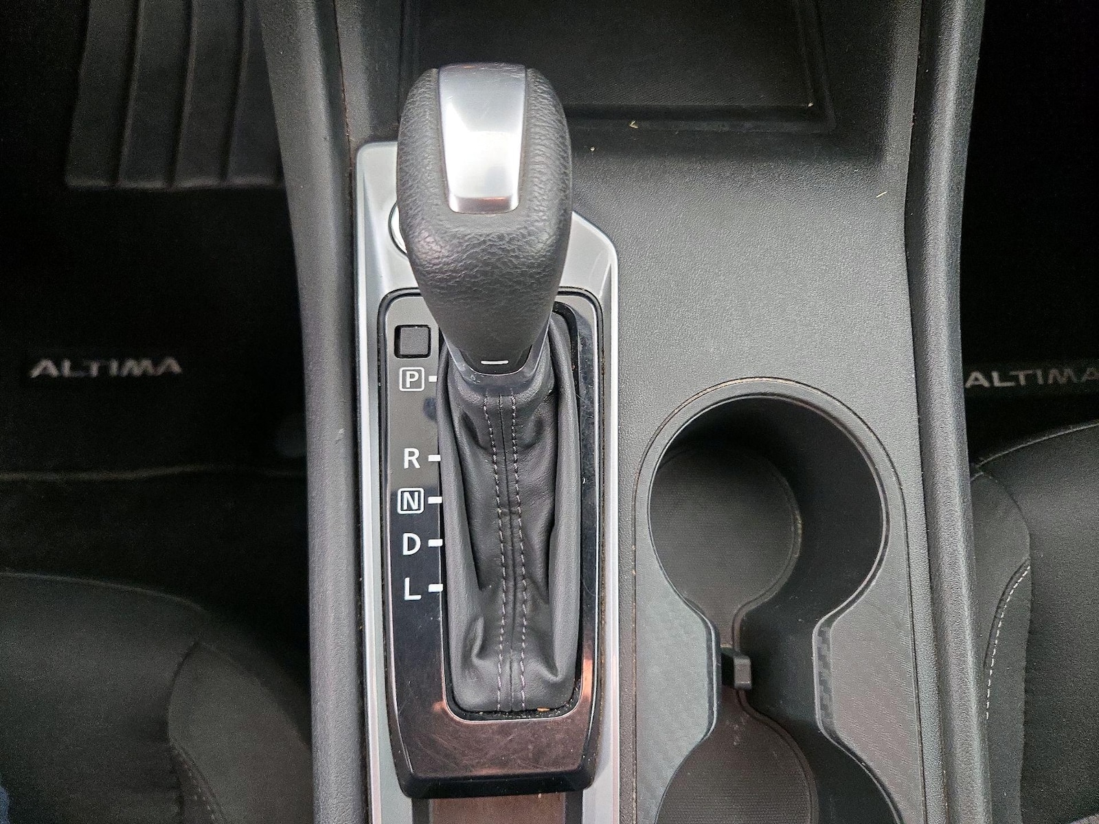 2025 Nissan Altima SV - Photo 18