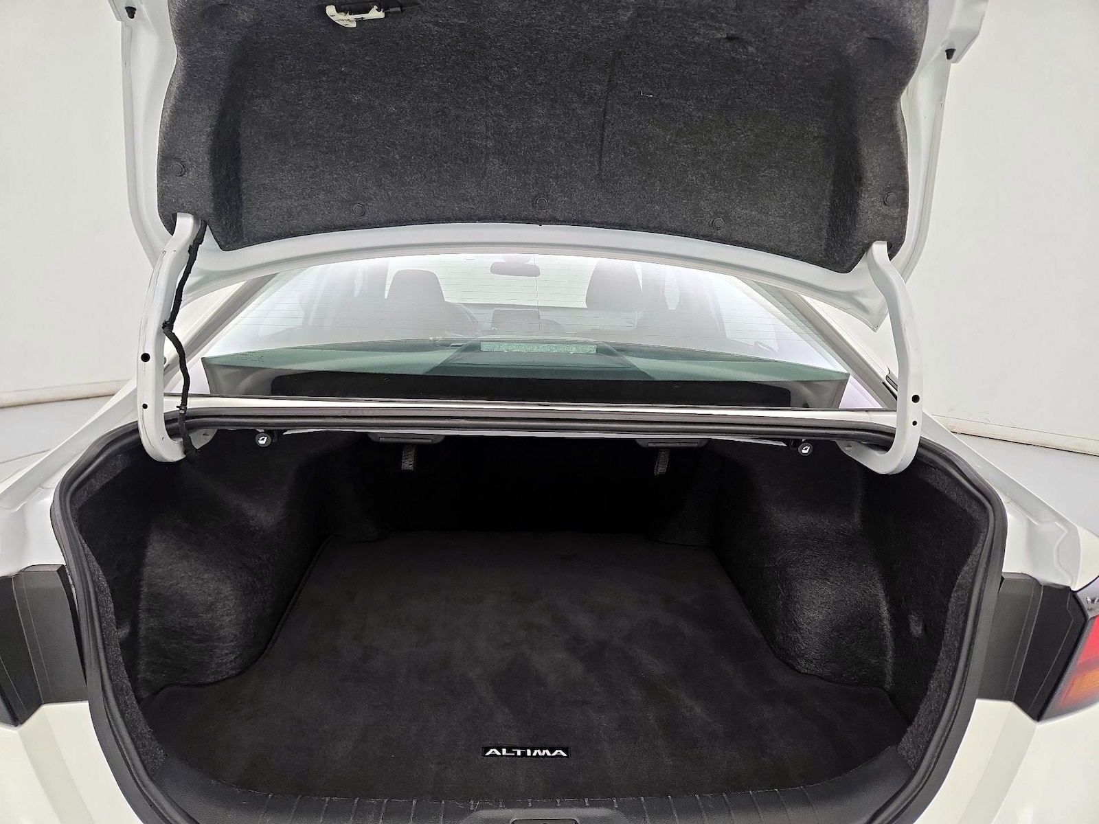 2025 Nissan Altima SV - Photo 21