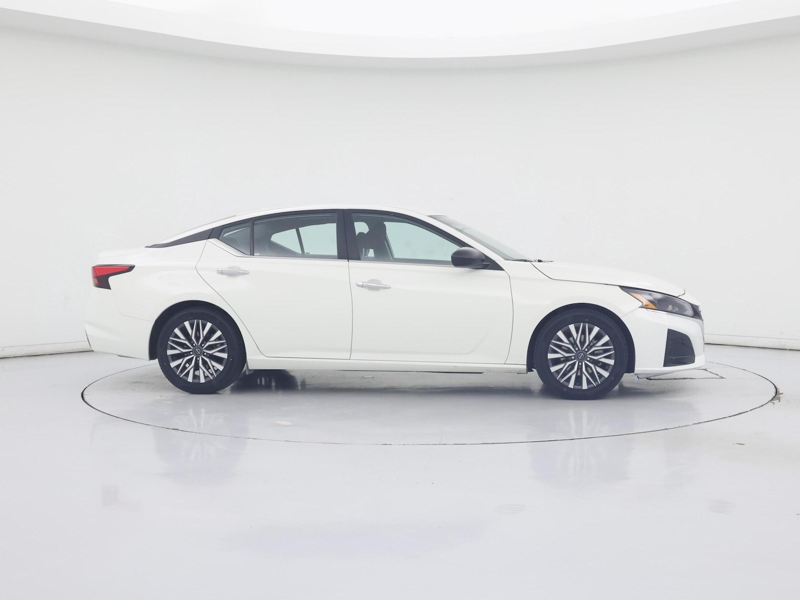 2025 Nissan Altima SV - Photo 8