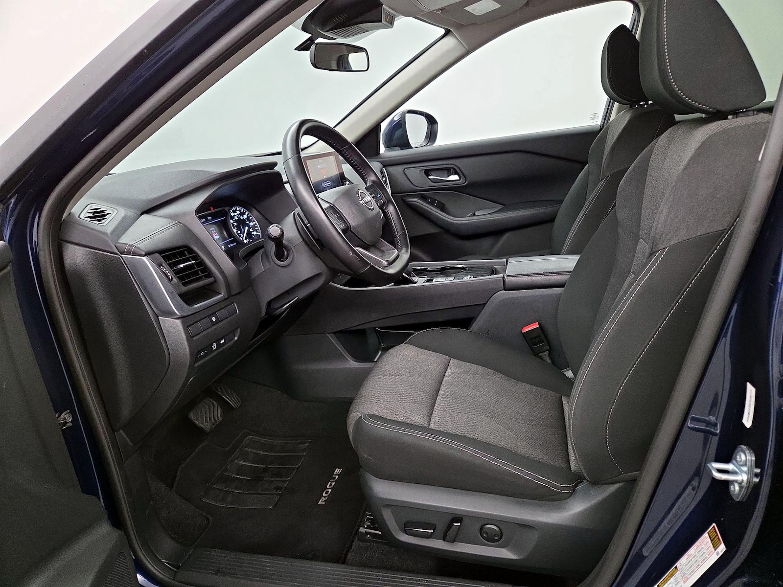2025 Nissan Rogue SV - Photo 12