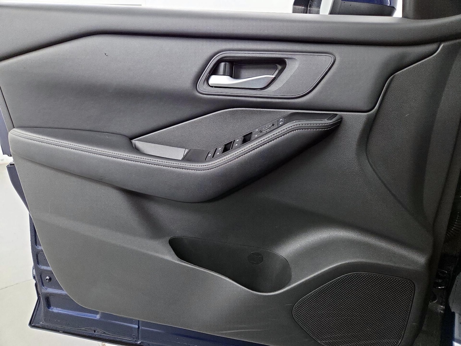 2025 Nissan Rogue SV - Photo 13
