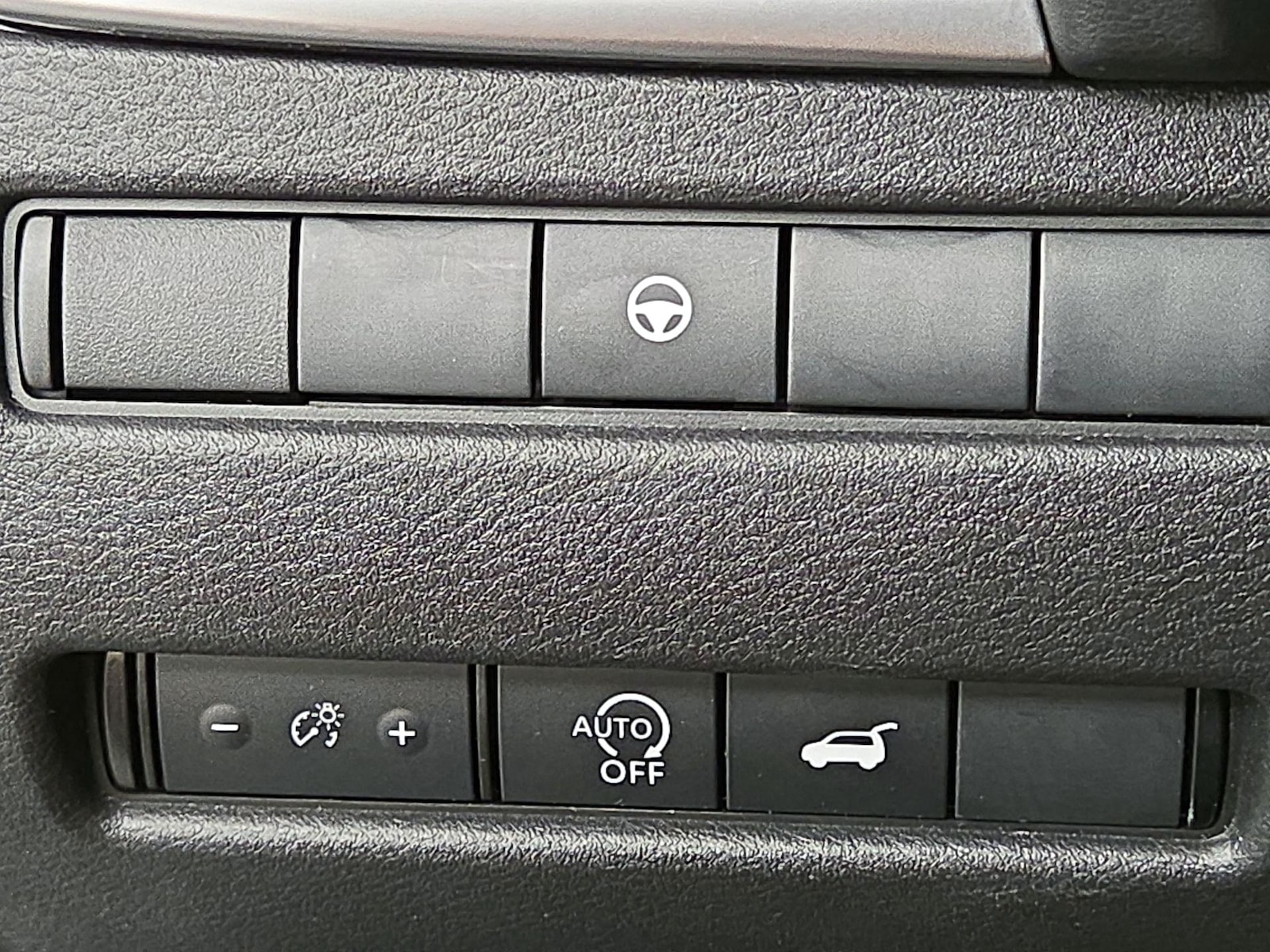 2025 Nissan Rogue SV - Photo 14