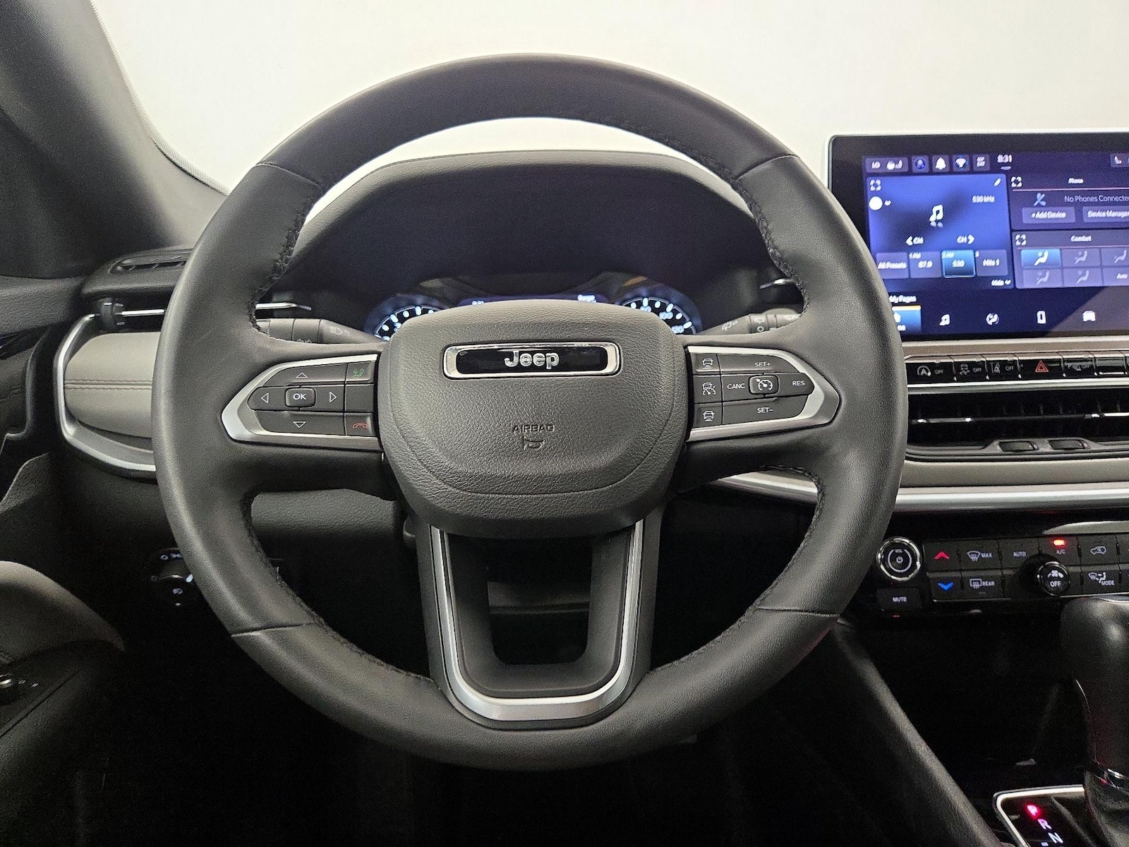 2025 Jeep Compass Limited - Photo 11