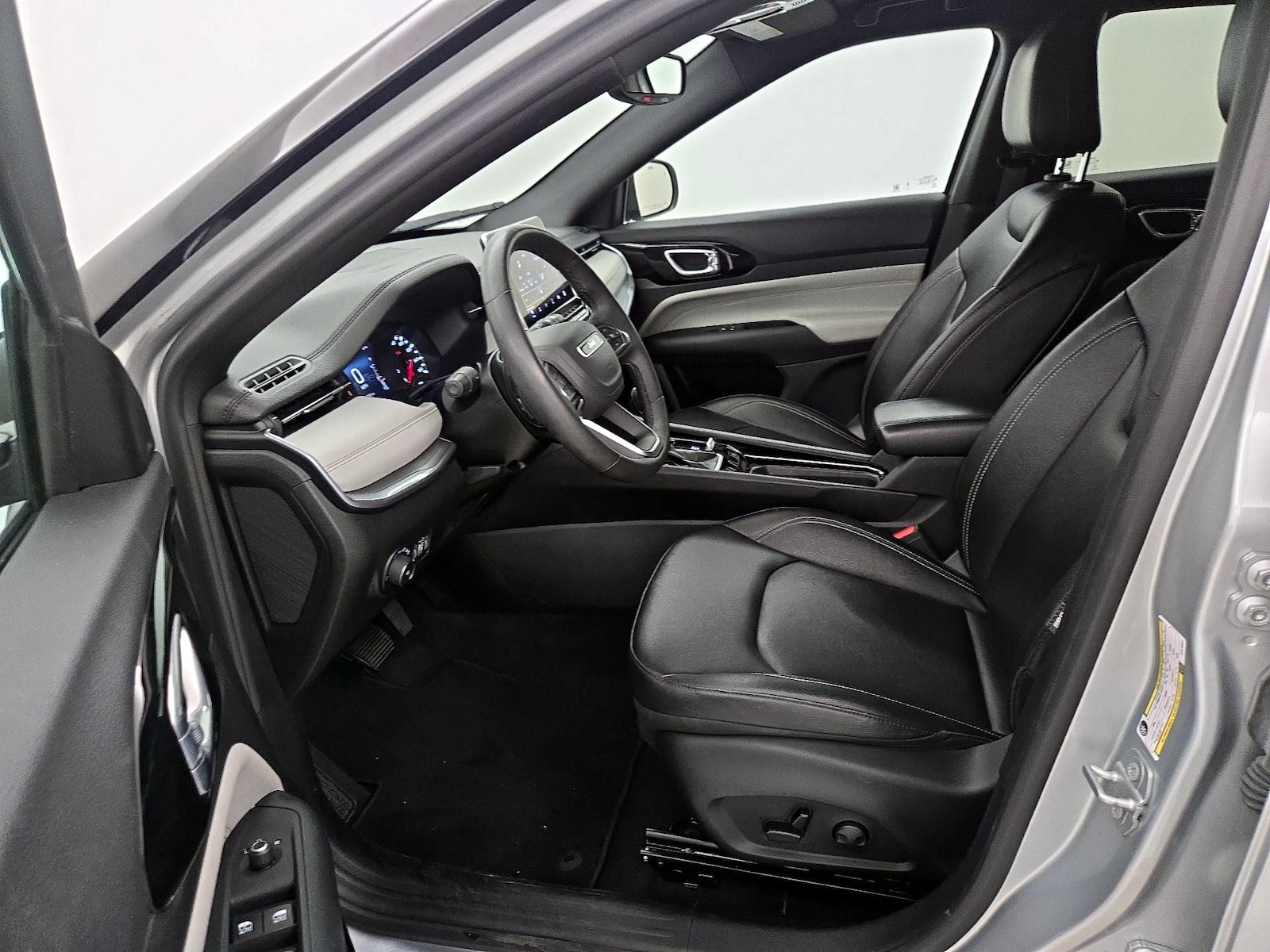 2025 Jeep Compass Limited - Photo 12