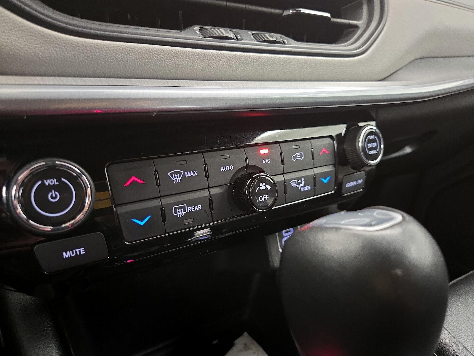 2025 Jeep Compass Limited - Photo 17