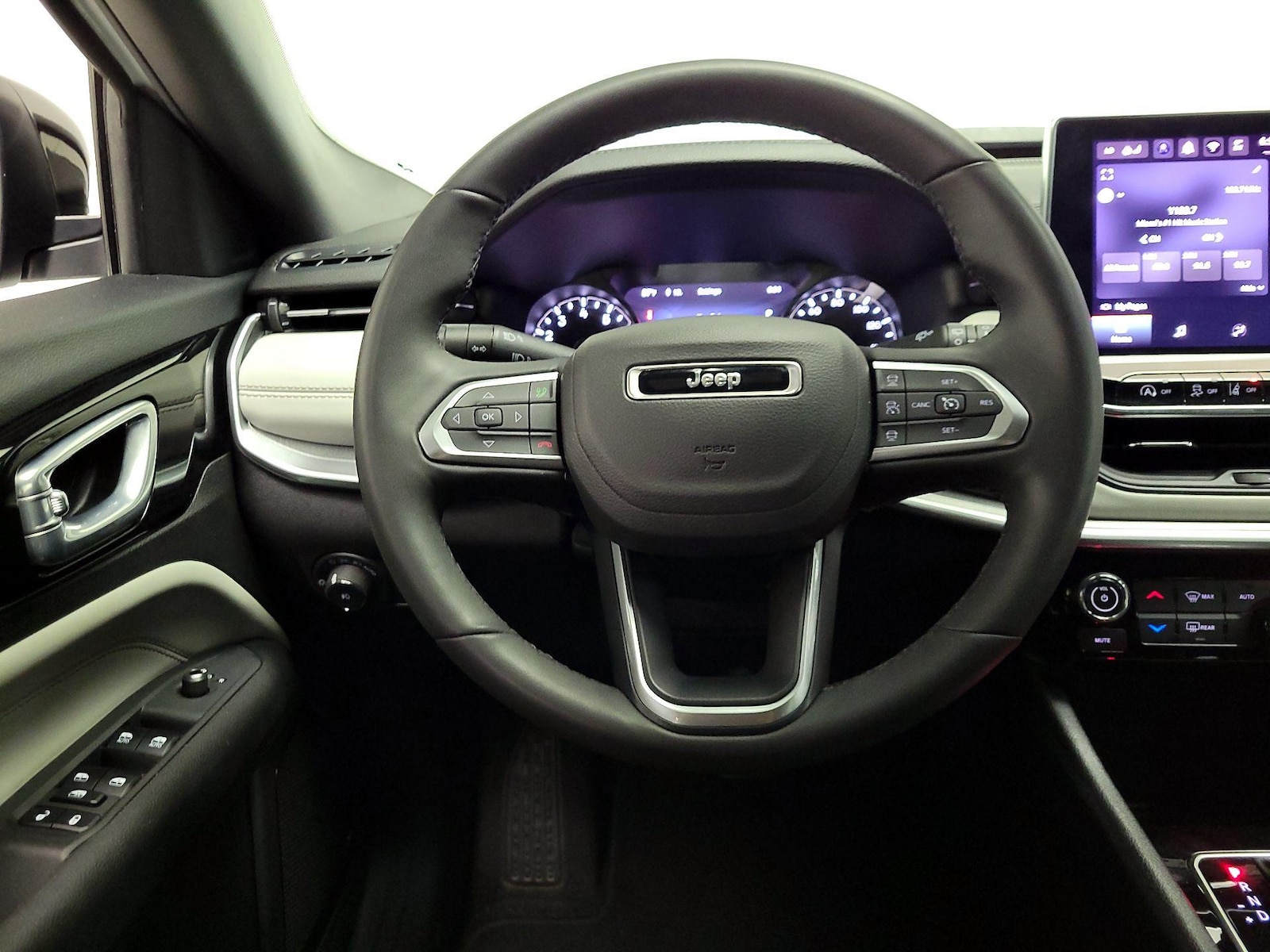2025 Jeep Compass Limited - Photo 11