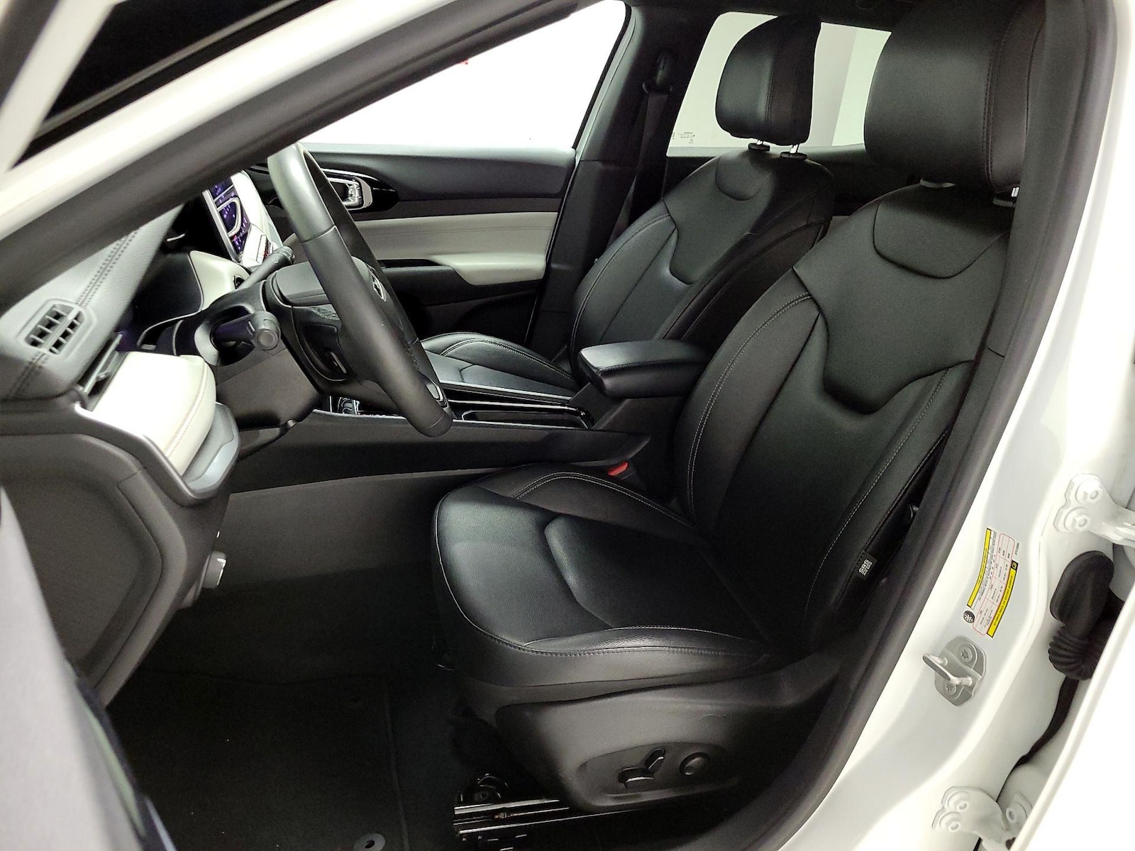 2025 Jeep Compass Limited - Photo 12