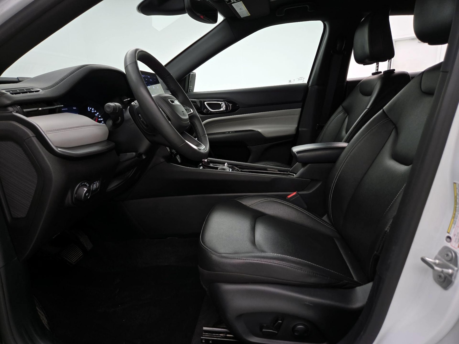 2025 Jeep Compass Limited - Photo 12