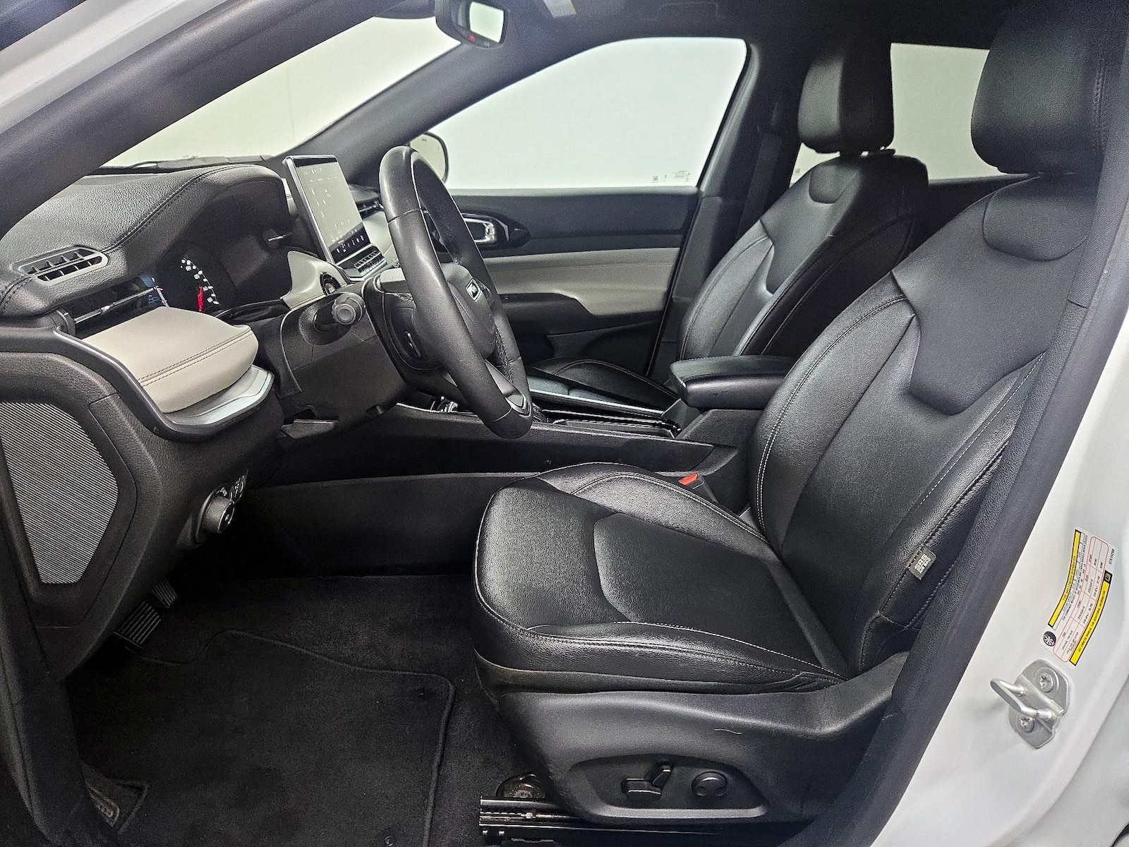 2025 Jeep Compass Limited - Photo 12