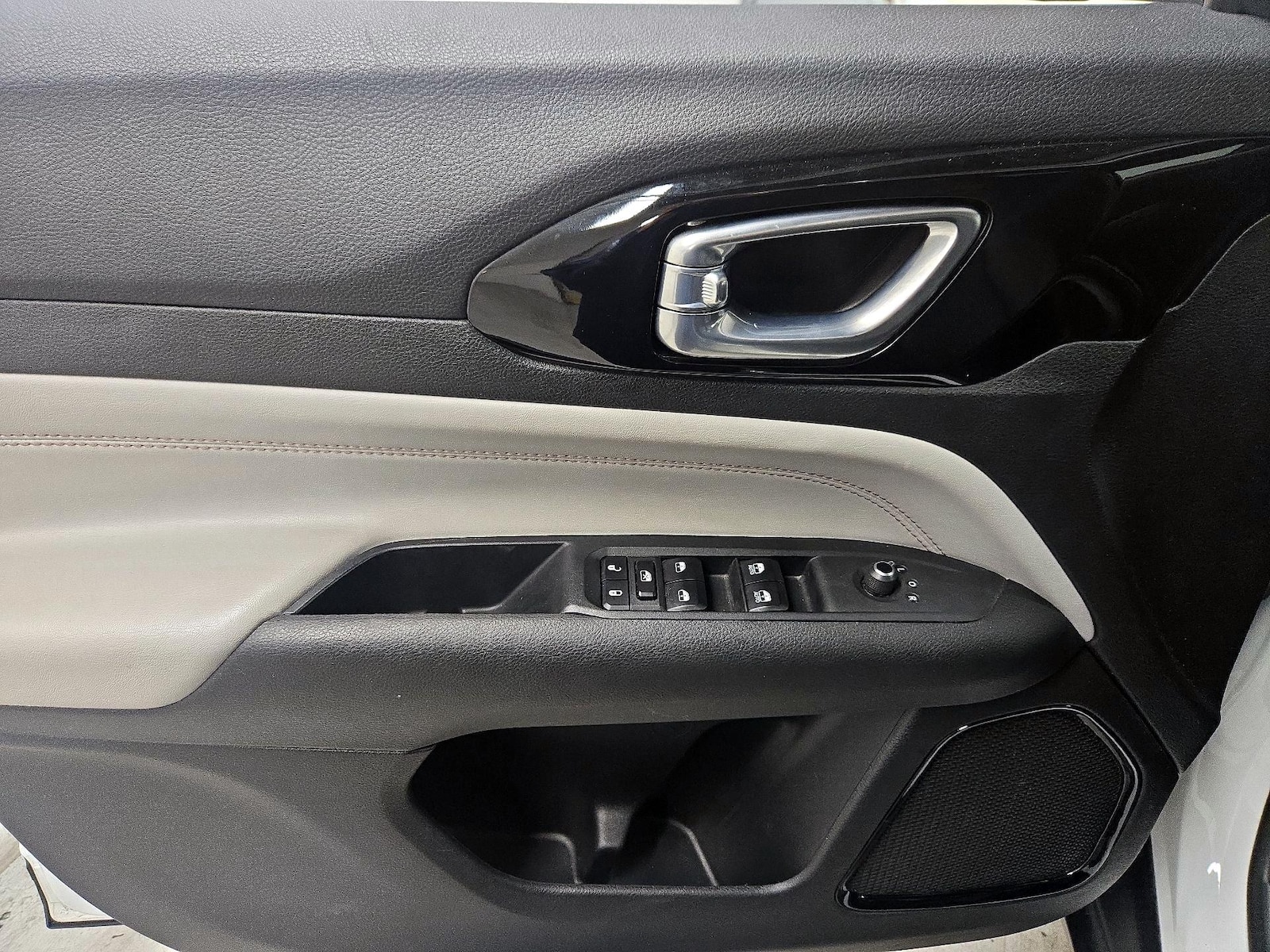 2025 Jeep Compass Limited - Photo 13