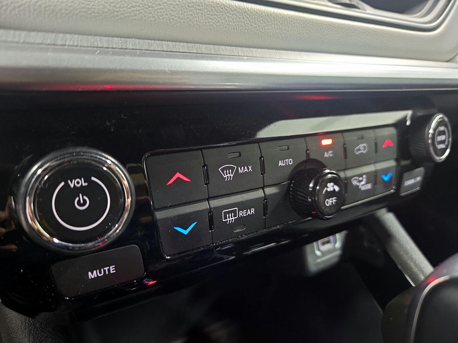 2025 Jeep Compass Limited - Photo 17