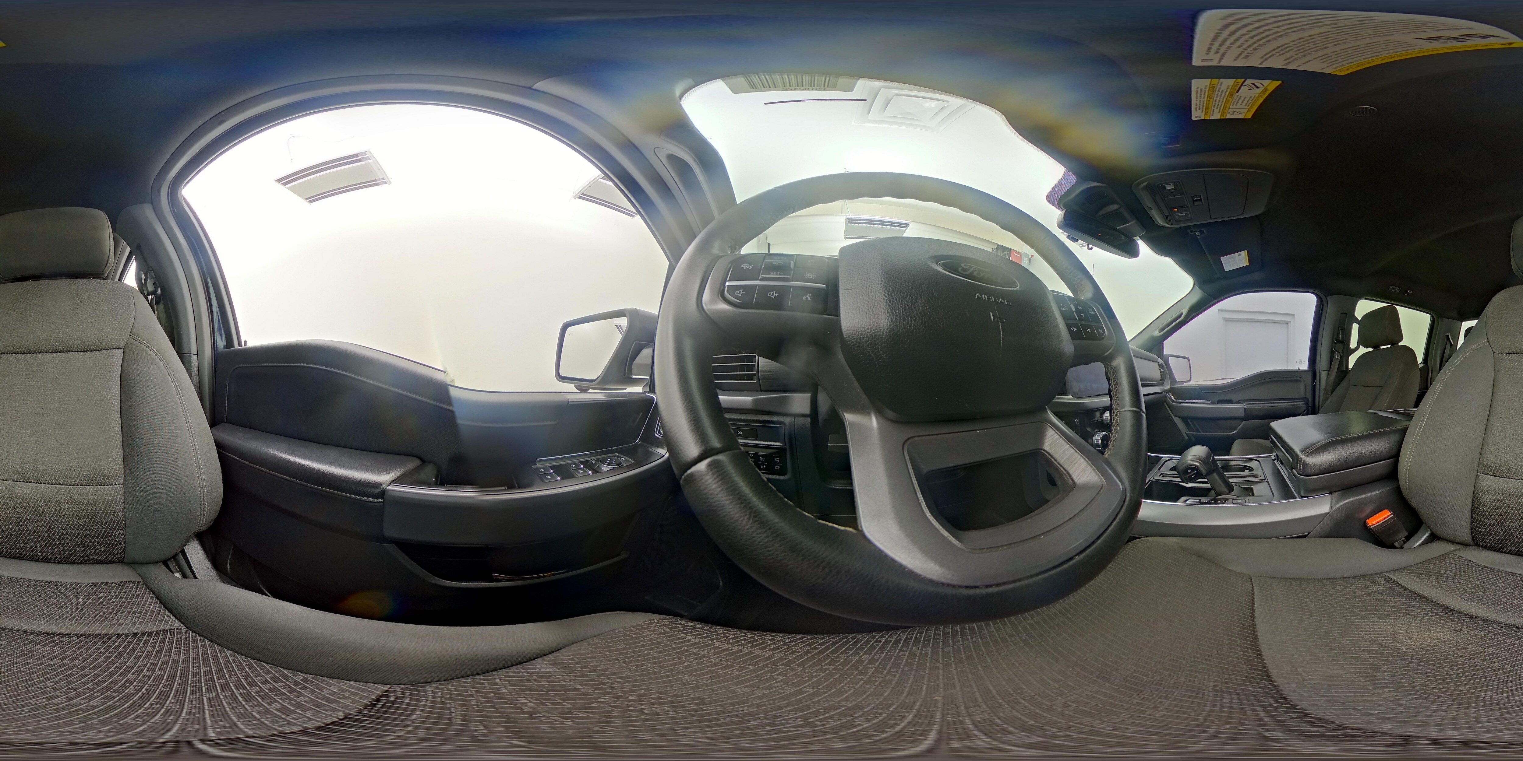 2025 Ford F-150 XLT - Photo 25