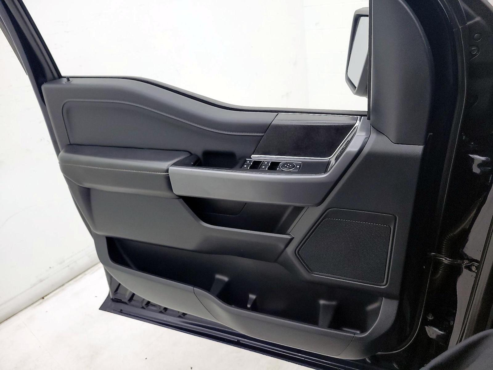 2025 Ford F-150 XLT - Photo 13