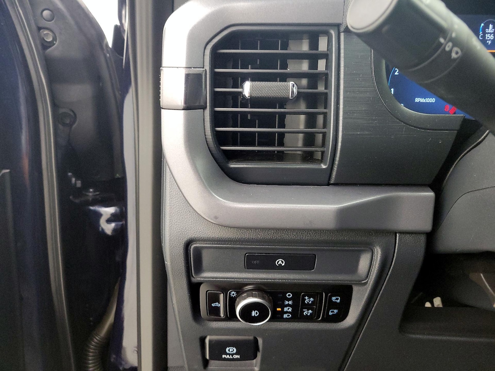 2025 Ford F-150 XLT - Photo 14