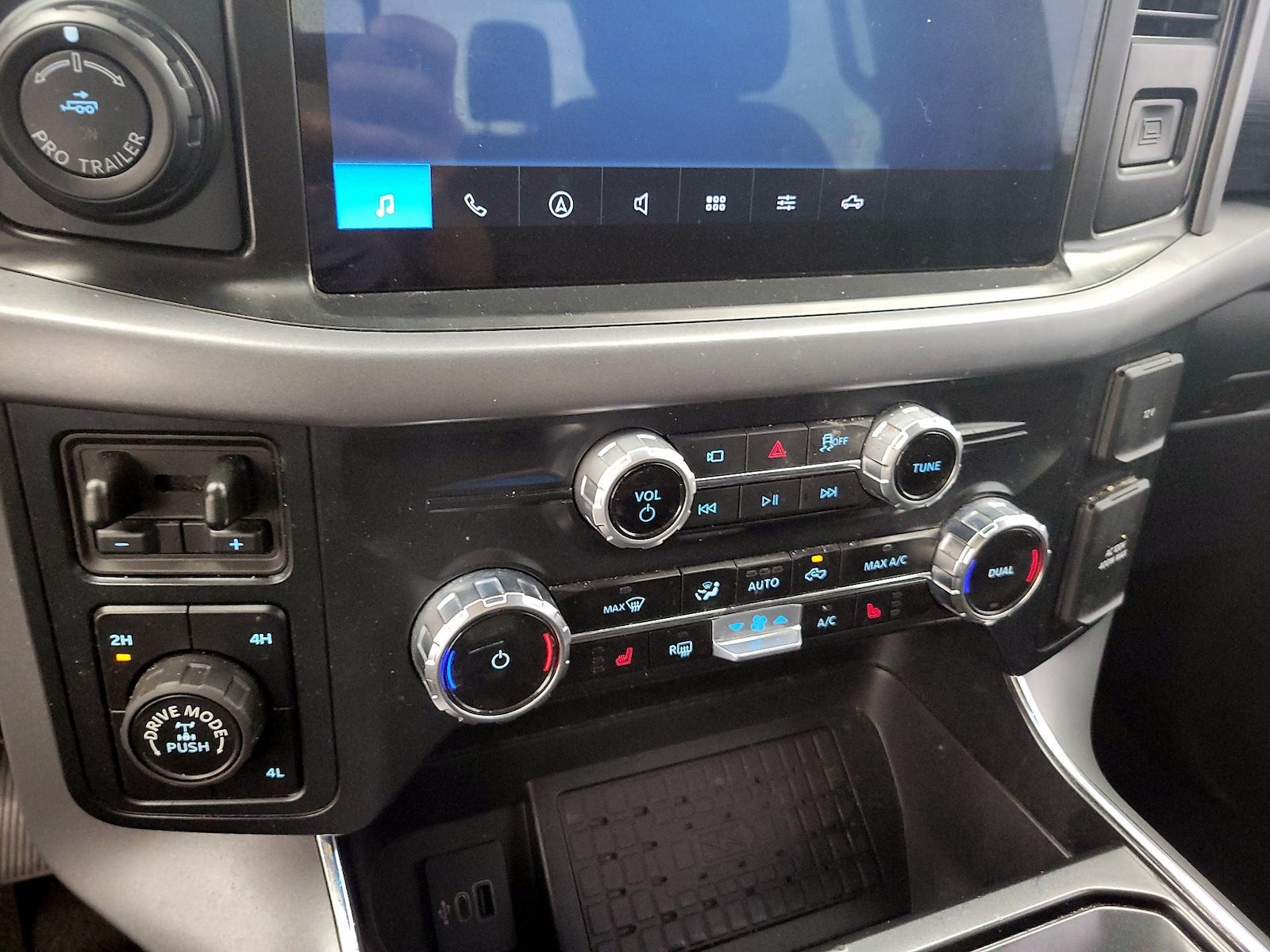2025 Ford F-150 XLT - Photo 17