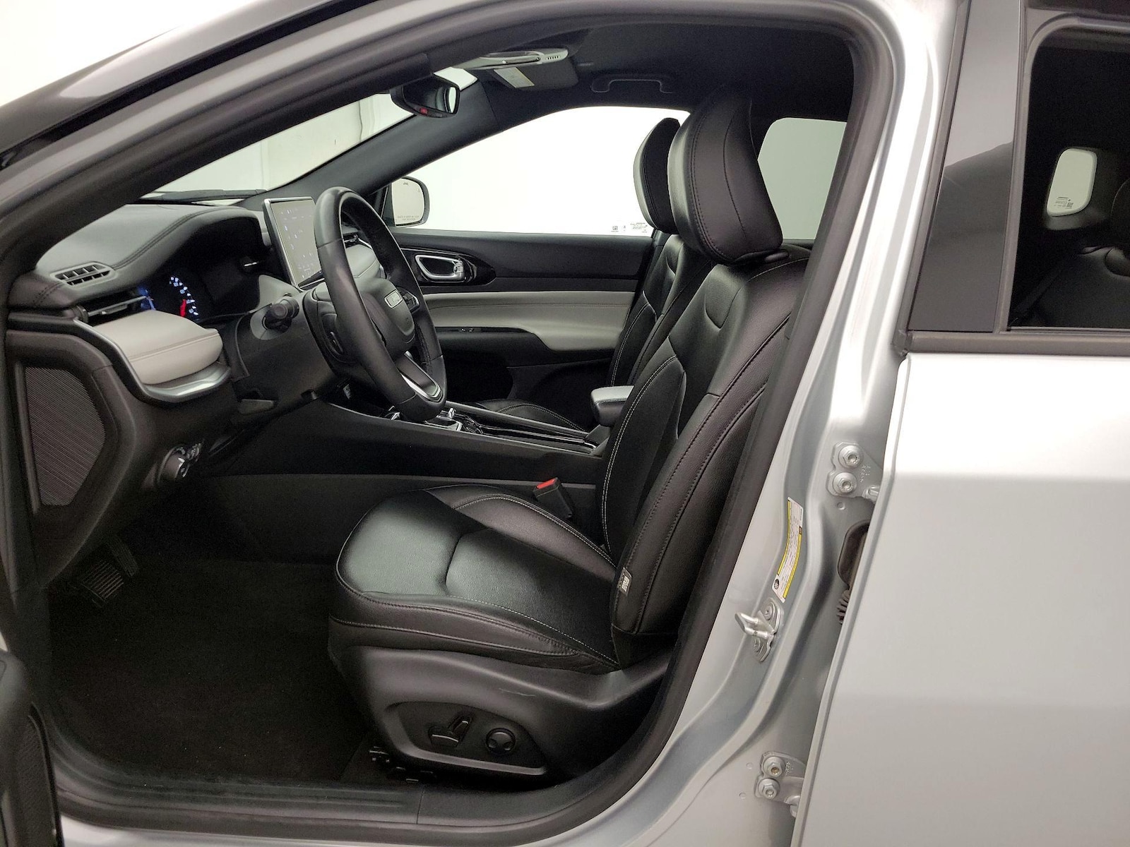 2025 Jeep Compass Limited - Photo 12