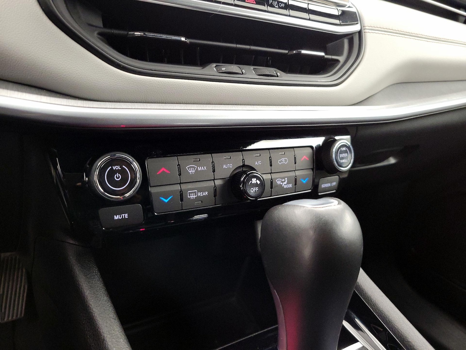 2025 Jeep Compass Limited - Photo 17