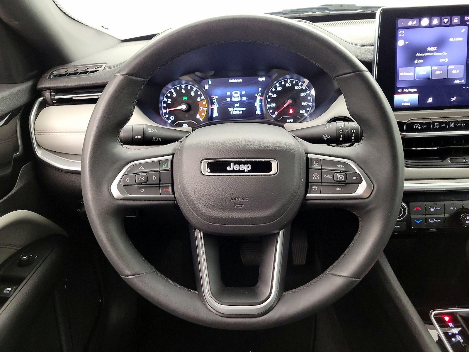 2025 Jeep Compass Limited - Photo 11