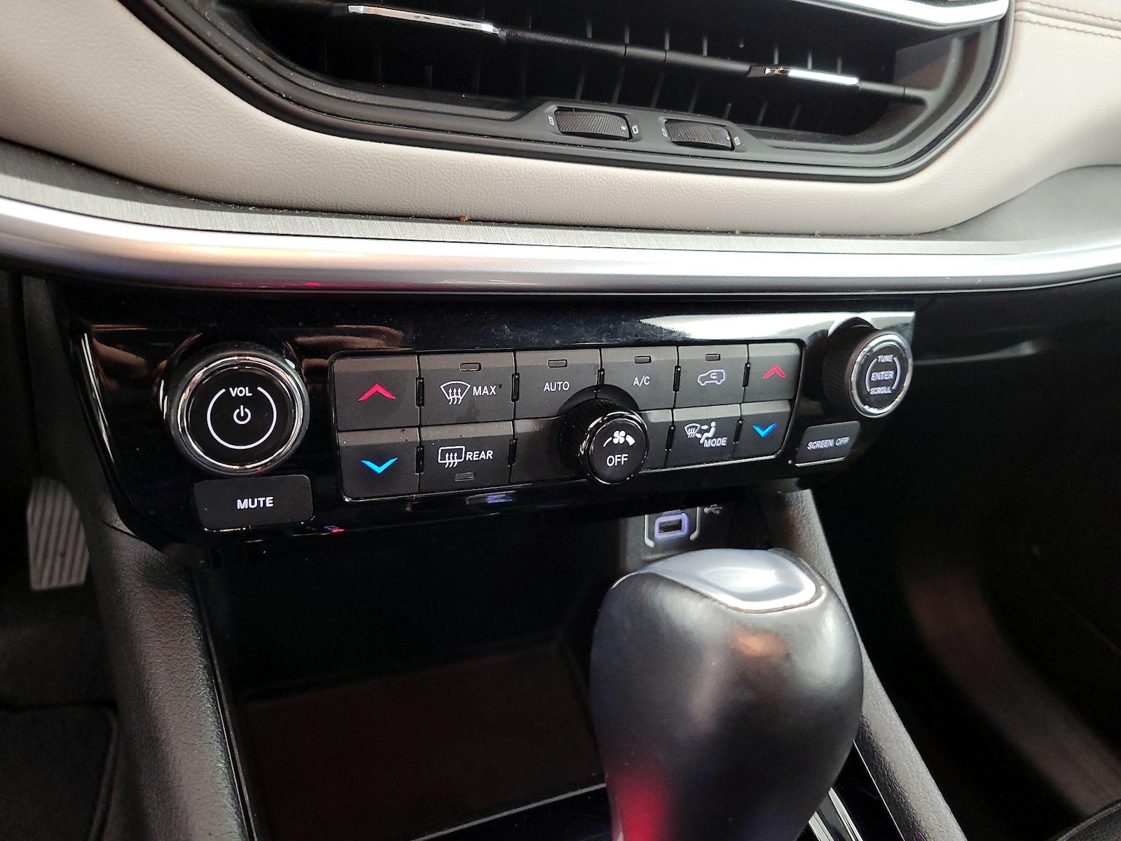 2025 Jeep Compass Limited - Photo 17