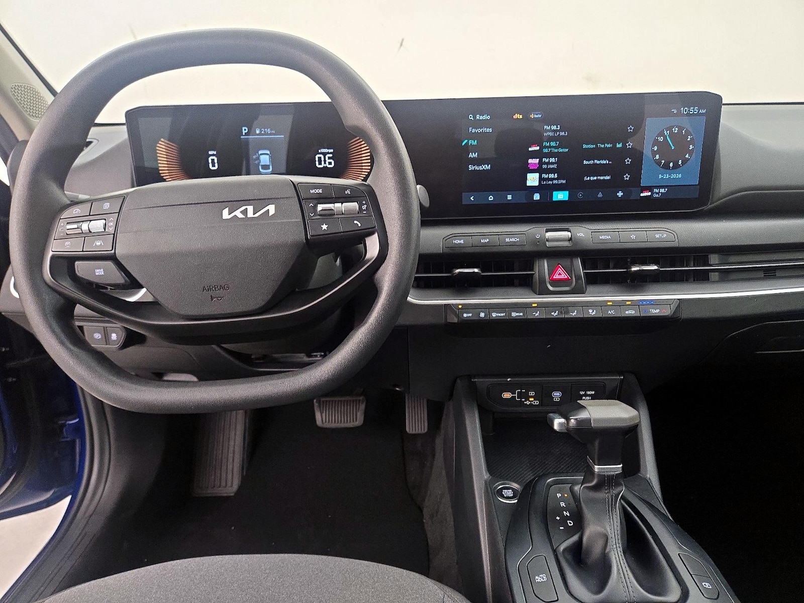 2025 Kia K4 LXS - Photo 10