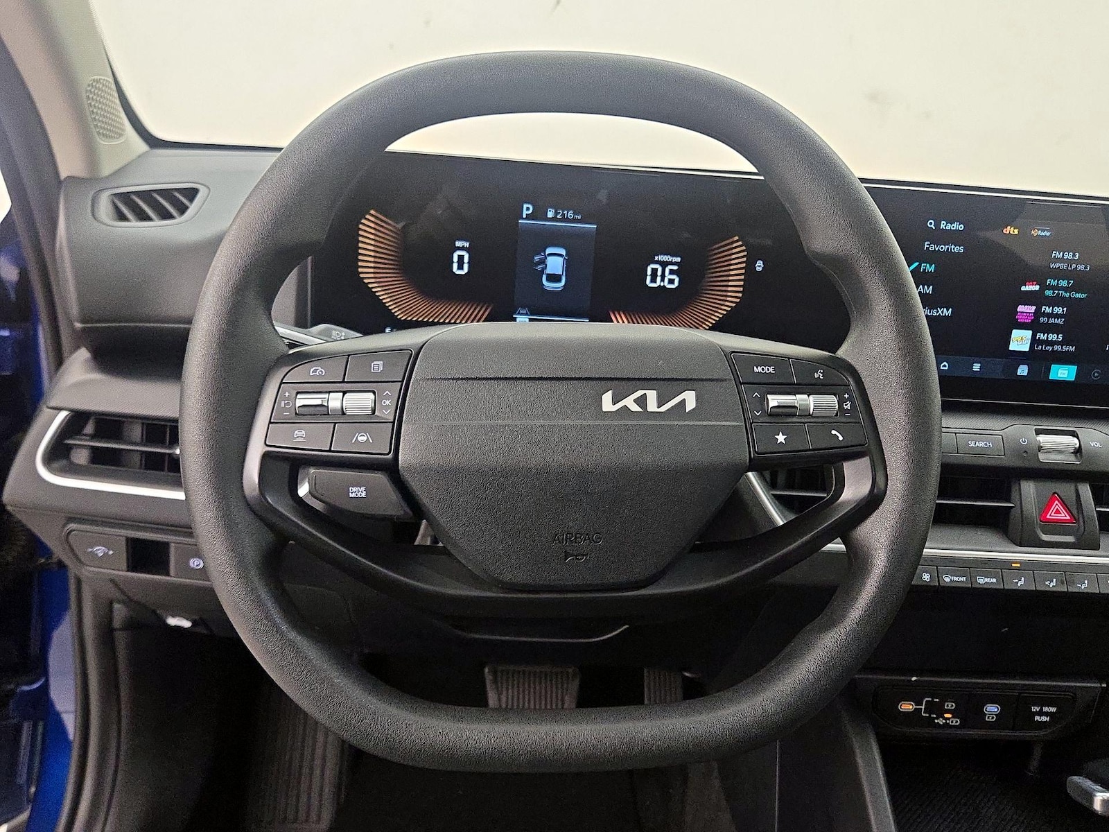 2025 Kia K4 LXS - Photo 11