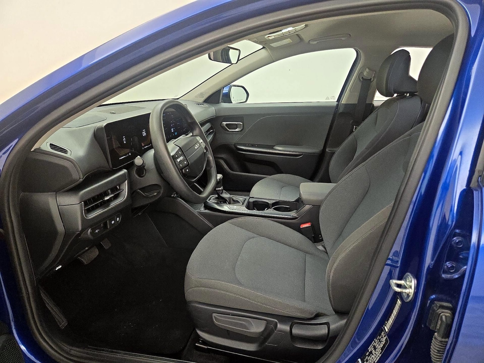 2025 Kia K4 LXS - Photo 12